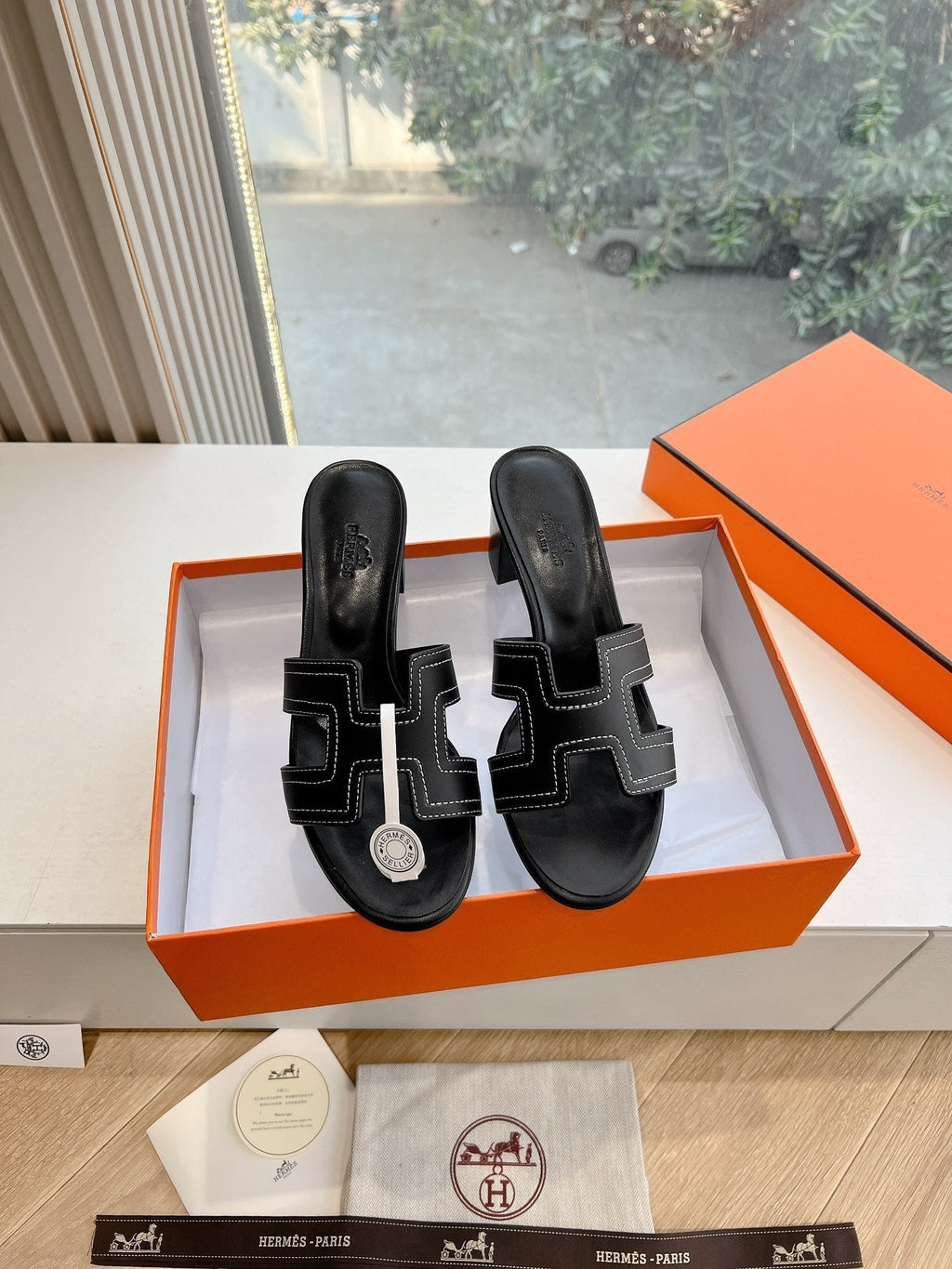 HERMES 0ASIS SANDAL IN BLACK MIX WHITE CALFSKIN