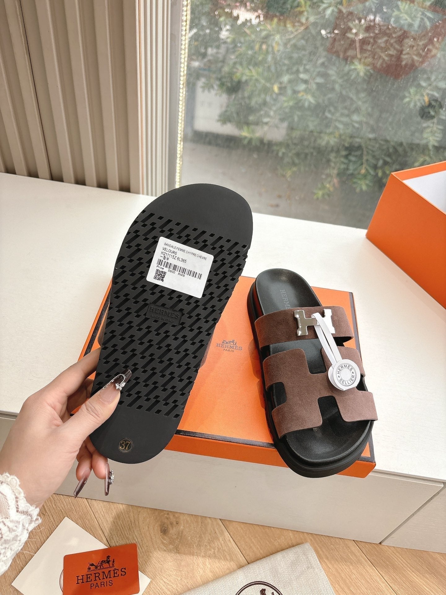 HERMES CHYPRE SANDAL IN MEDIUM BROWN SUEDE