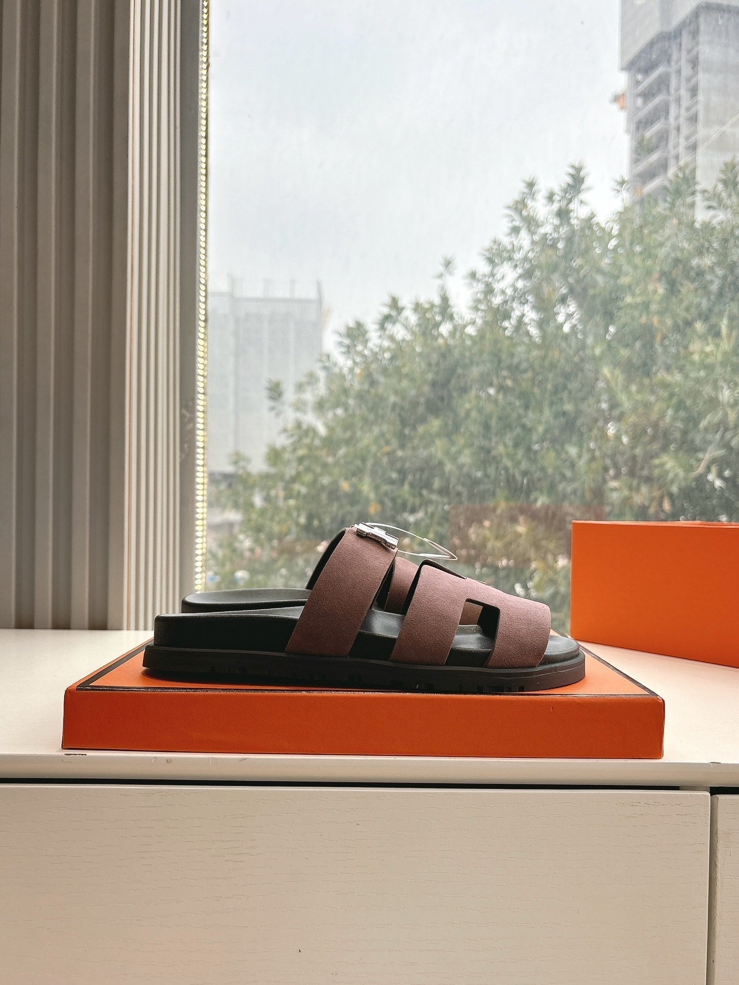 HERMES CHYPRE SANDAL IN MEDIUM BROWN SUEDE