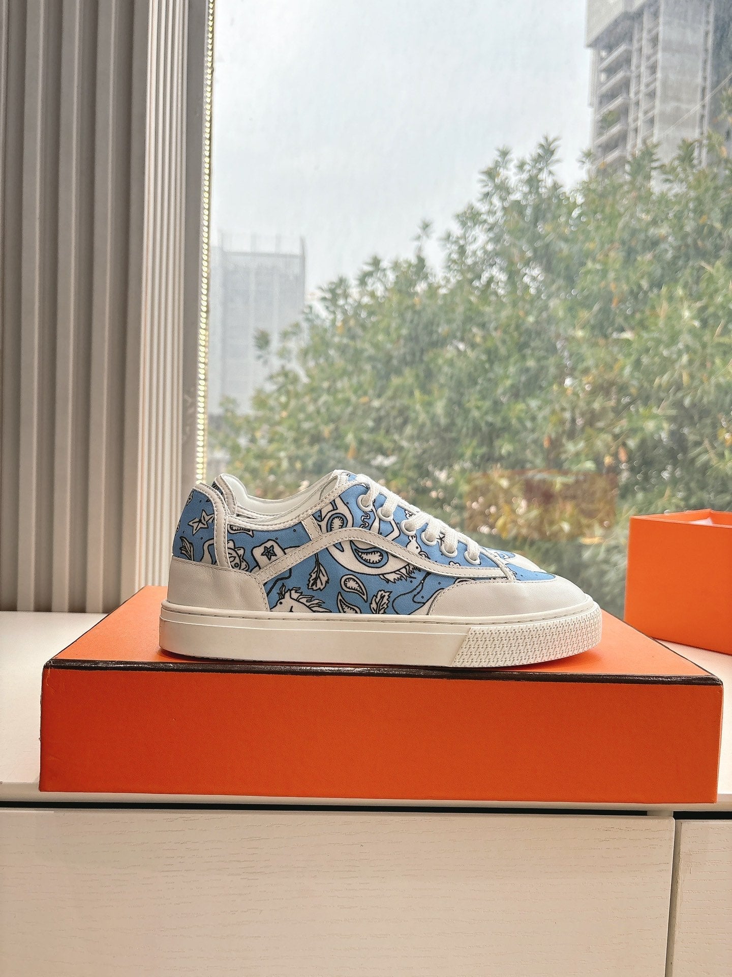 HERMES GET SNEAKER IN WHITE MIX CERULEAN BLUE MAXI CANVAS AND CALFSKIN