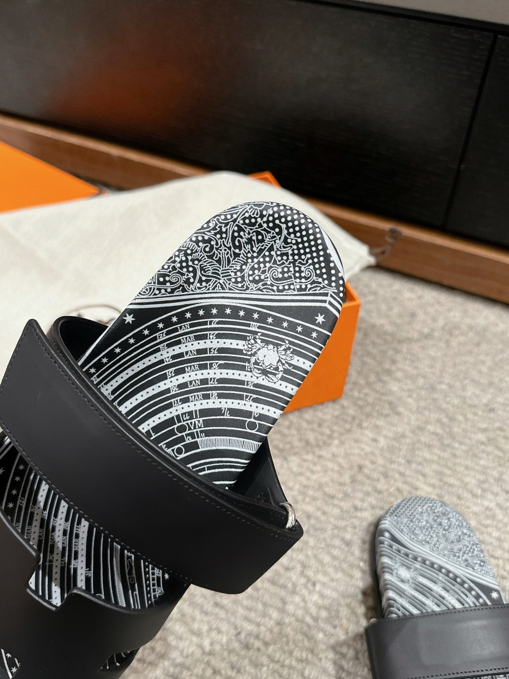 HERMES CHYPRE SANDAL BLACK CALFSKIN UNIQUE