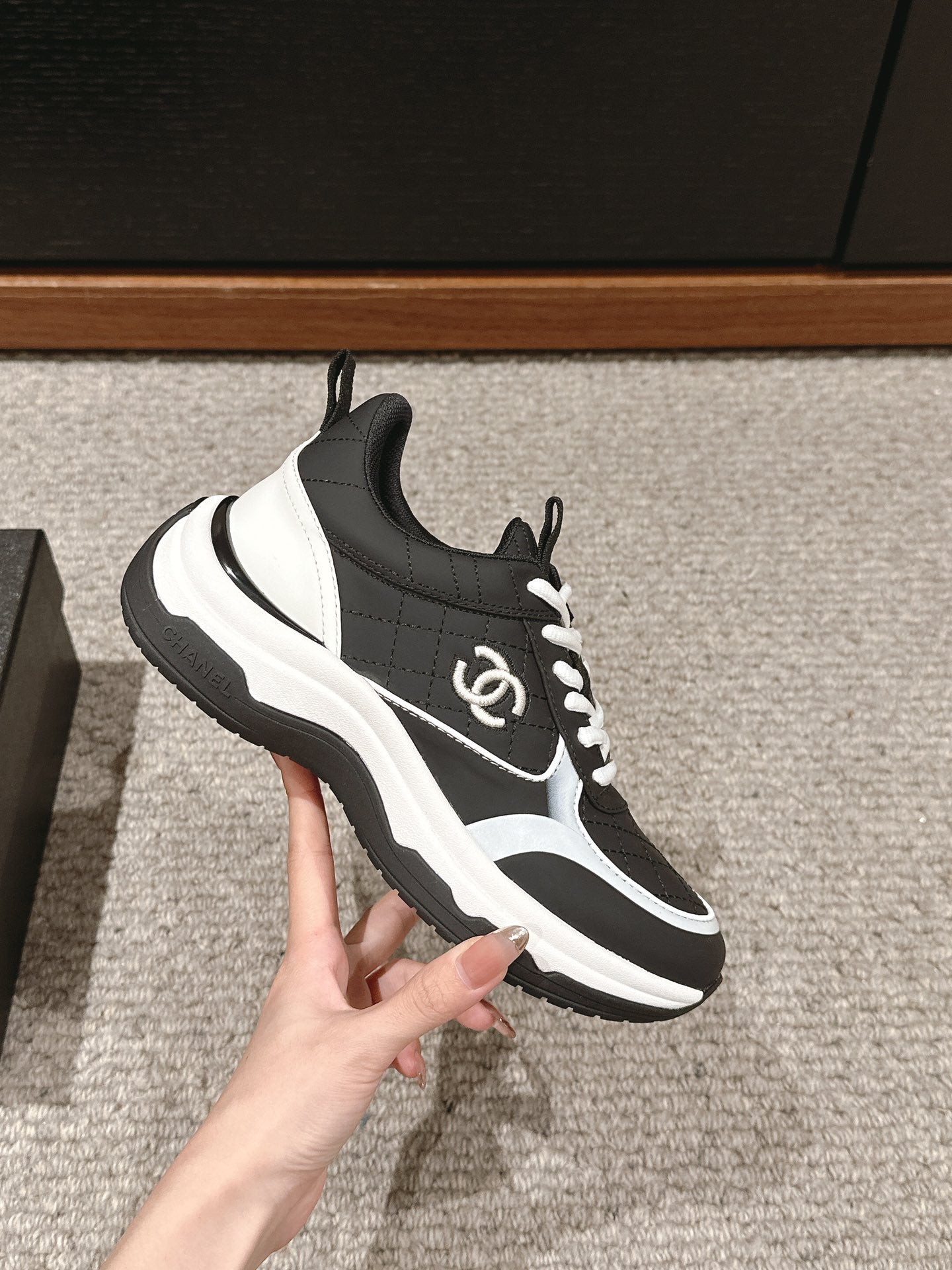 CHANEL CLASSIC SNEAKER IN BLACK MIX WHITE LAMBSKIN