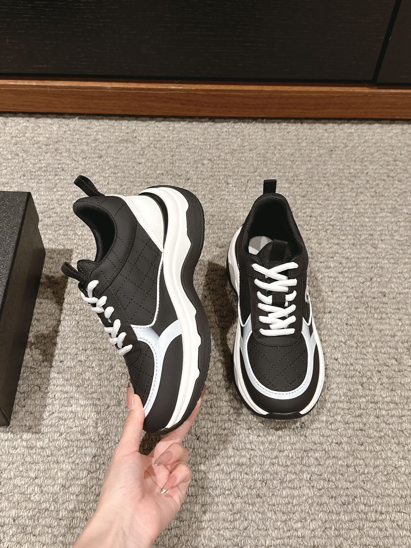 CHANEL CLASSIC SNEAKER IN BLACK MIX WHITE LAMBSKIN