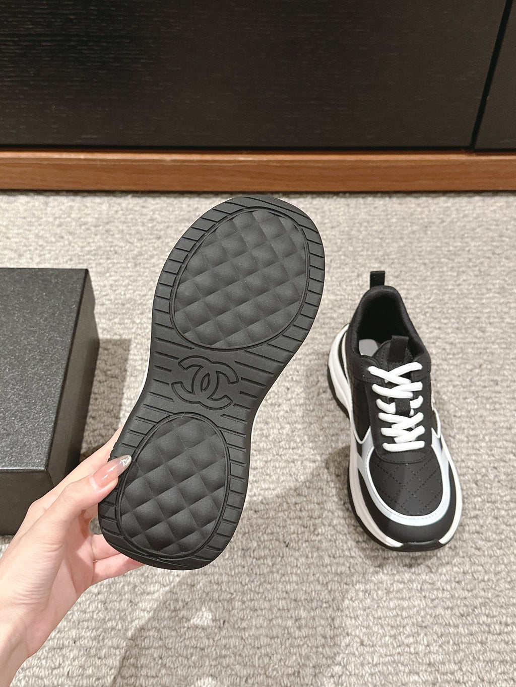 CHANEL CLASSIC SNEAKER IN BLACK MIX WHITE LAMBSKIN