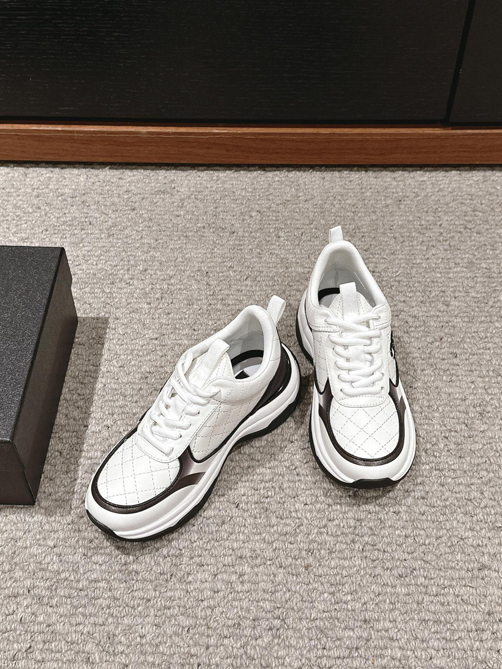 CHANEL CLASSIC SNEAKER IN WHITE MIX BLACK LAMBSKIN