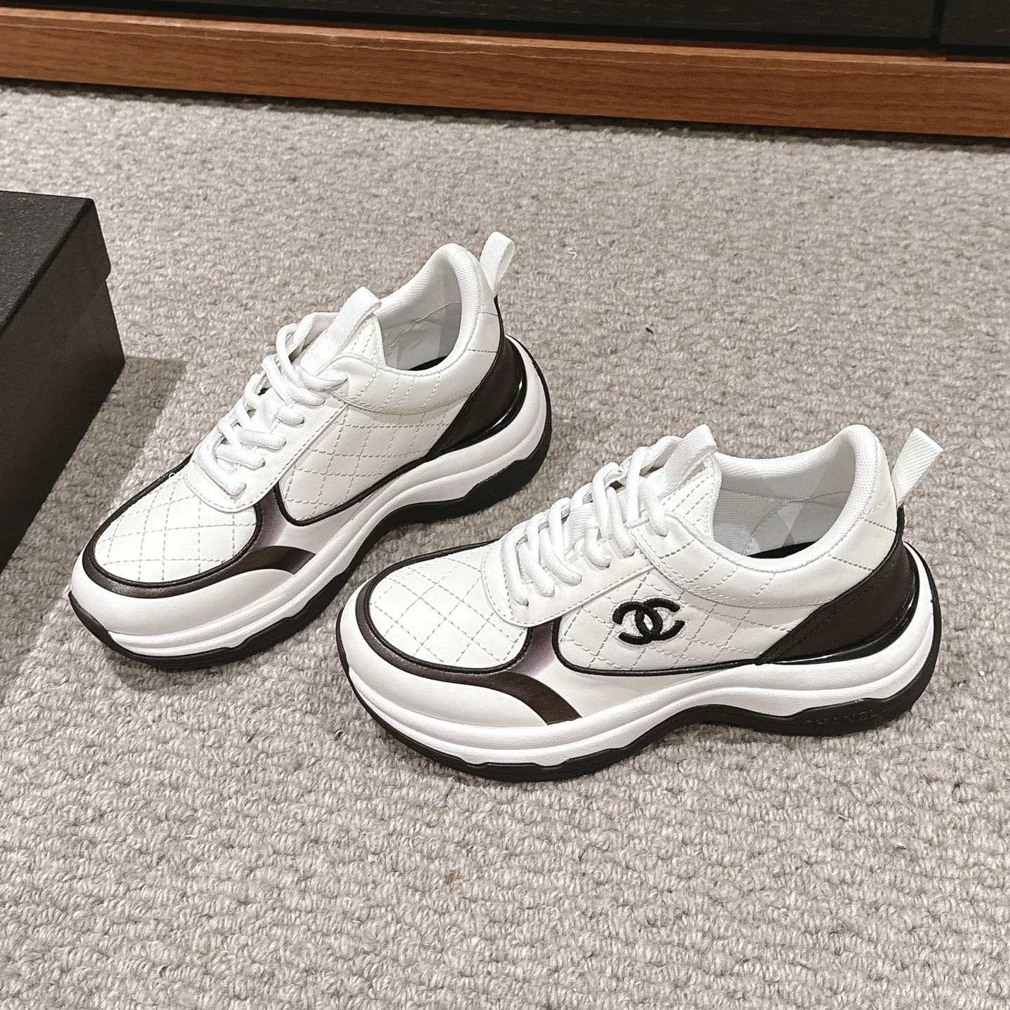 CHANEL CLASSIC SNEAKER IN WHITE MIX BLACK LAMBSKIN