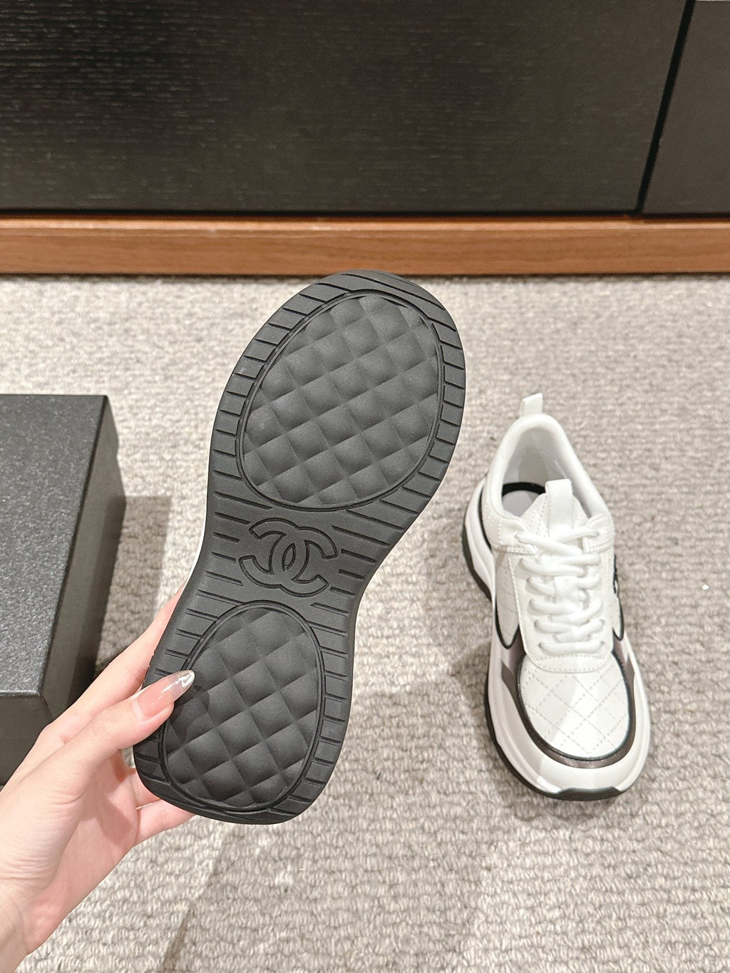 CHANEL CLASSIC SNEAKER IN WHITE MIX BLACK LAMBSKIN