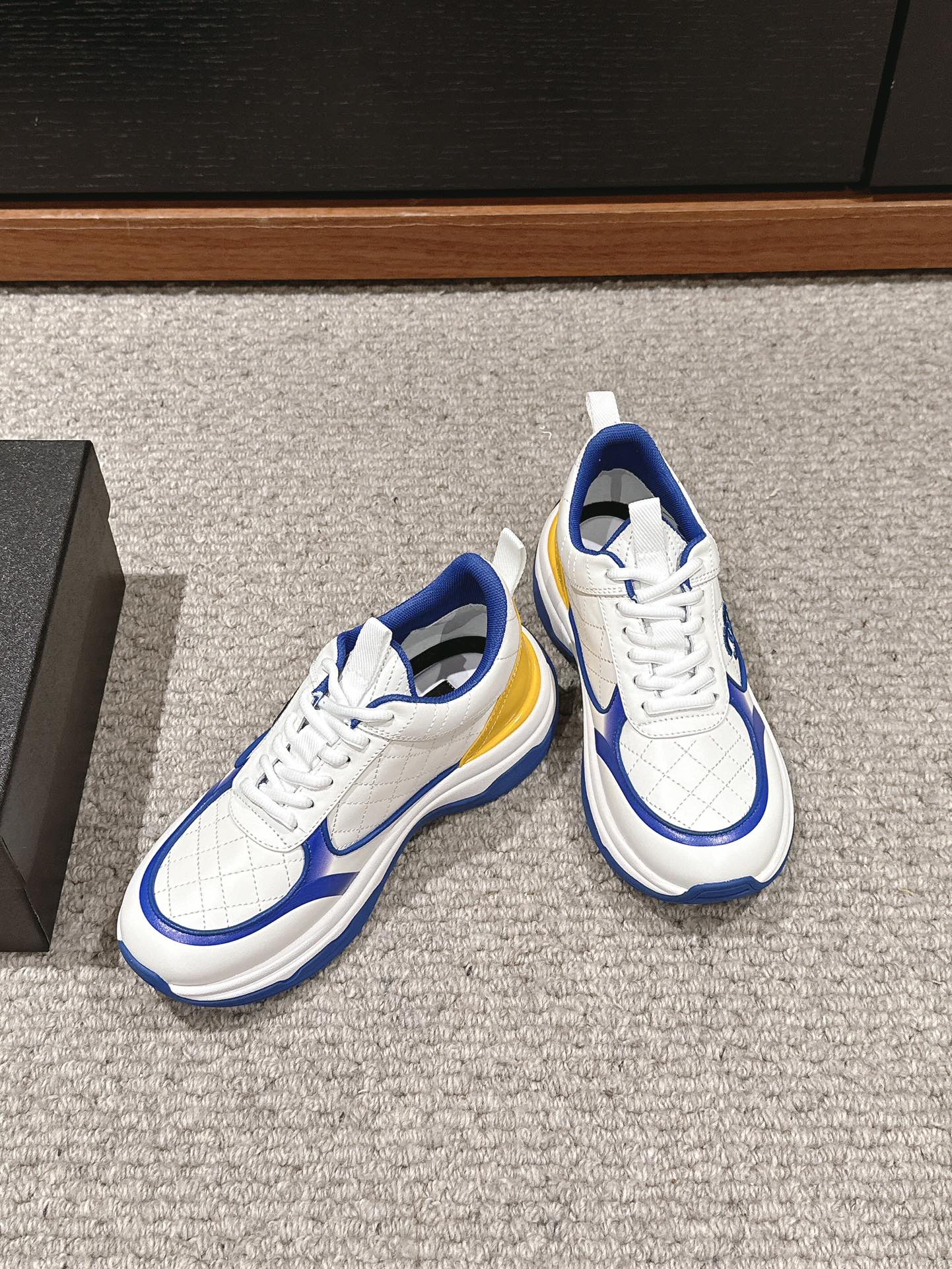 CHANEL CLASSIC SNEAKER IN WHITE MIX COBALT BLUE LAMBSKIN