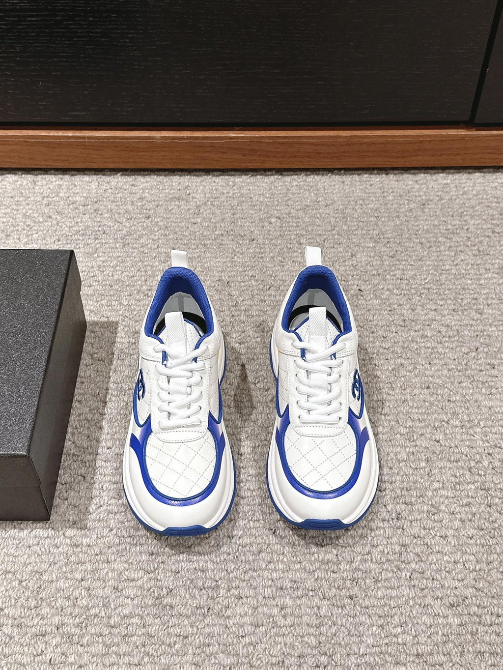 CHANEL CLASSIC SNEAKER IN WHITE MIX COBALT BLUE LAMBSKIN