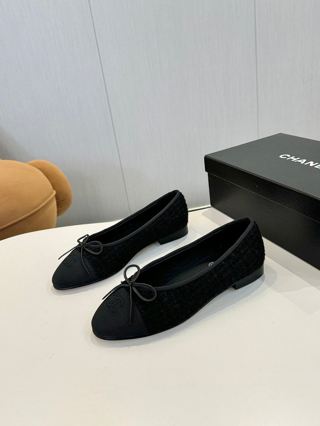 CHANEL BALLET FLATS IN BLACK TWEED AND FABRIC