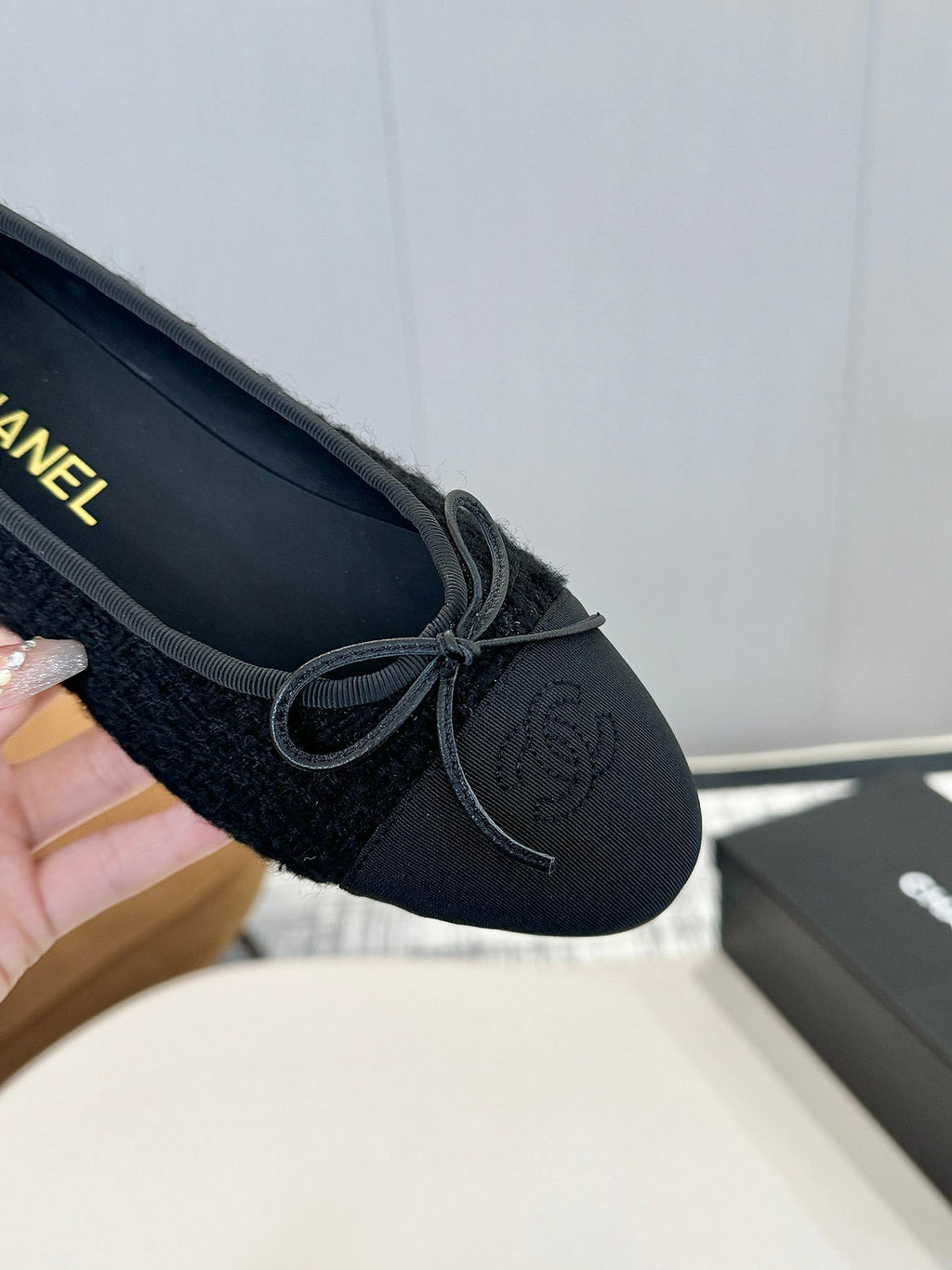 CHANEL BALLET FLATS IN BLACK TWEED AND FABRIC