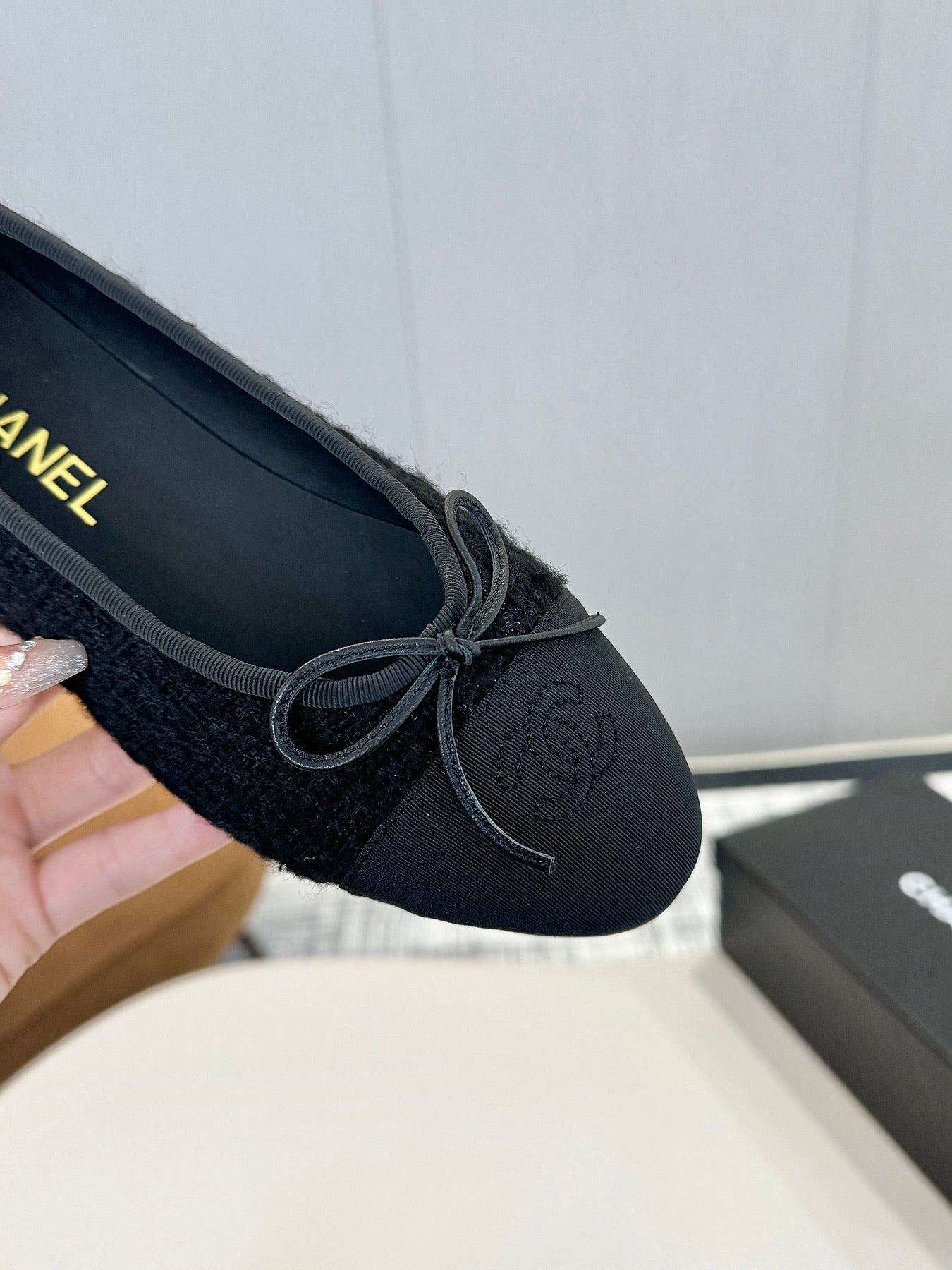 CHANEL BALLET FLATS IN BLACK TWEED AND FABRIC