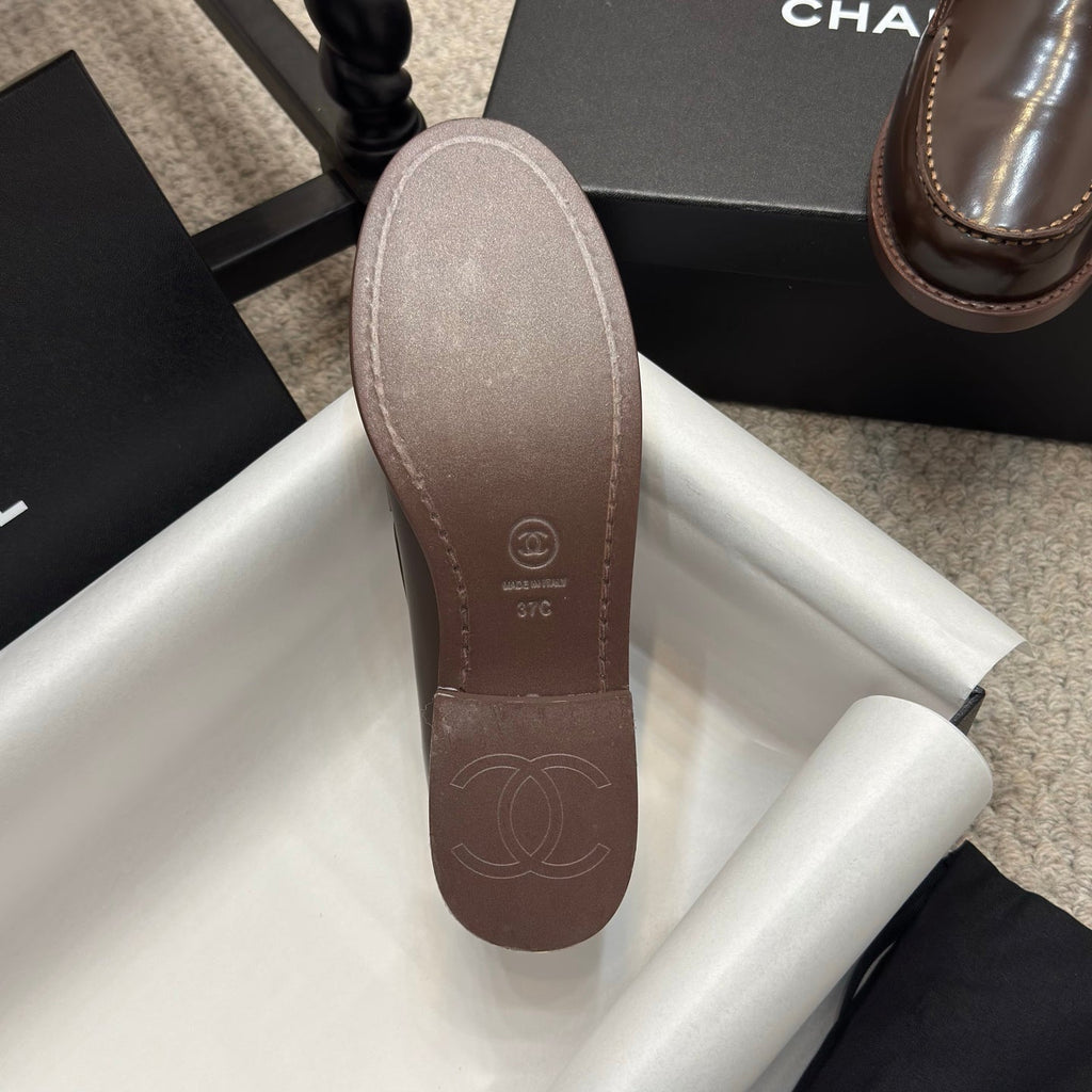 CHANEL 25C Moasins Chocolate Patent Leather