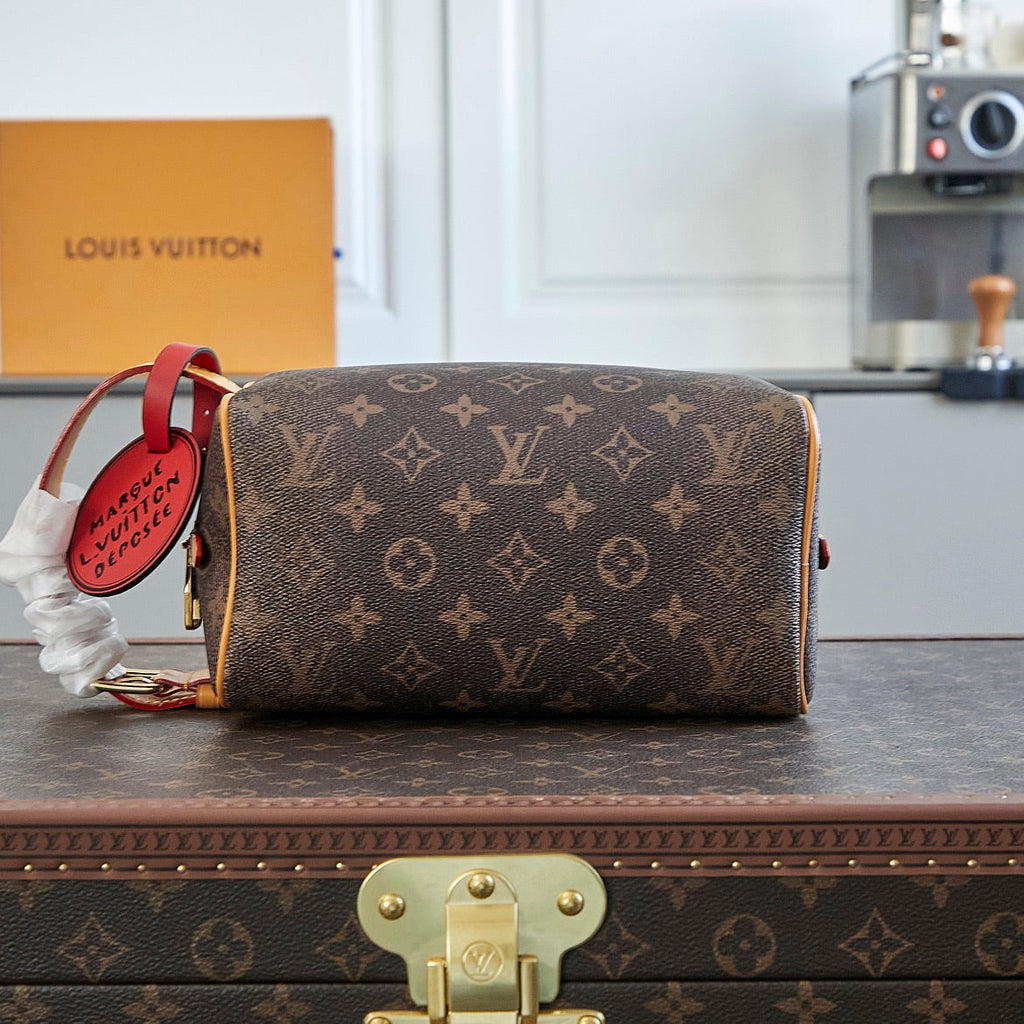 LOUIS VUITTON LOCKER DOPP KIT 23 IN BROWN MONOGRAM DUST CANVAS