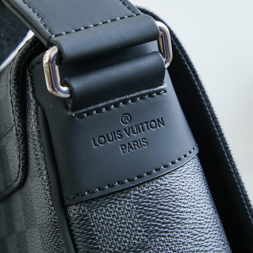 LOUIS VUITTON DISTRICT 25 IN GREY BLACK DAMIER GRAPHITE CANVAS