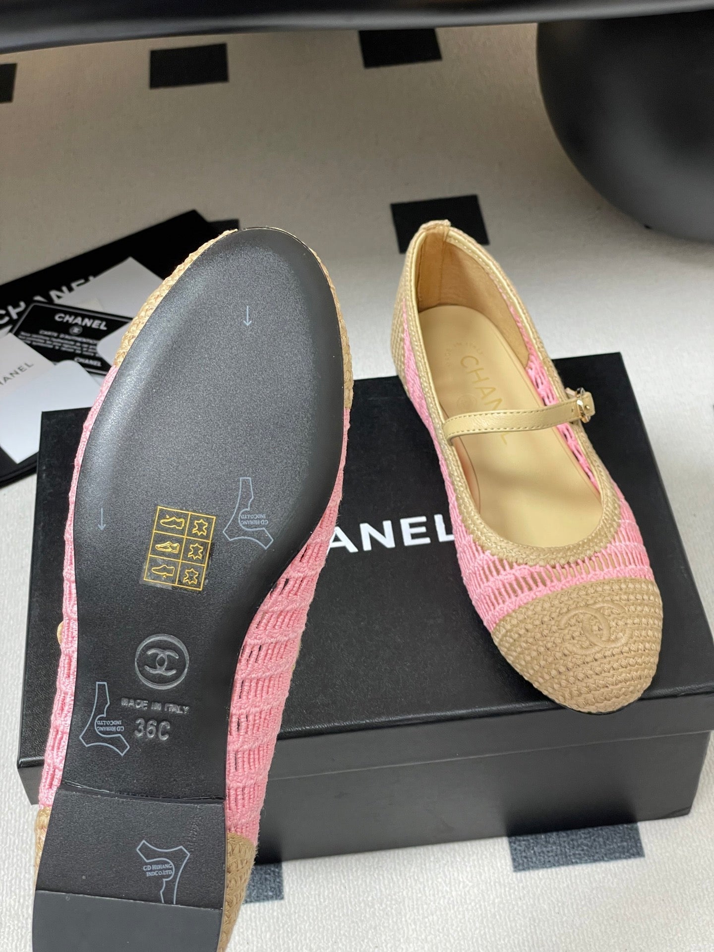 CHANEL BALLET MARY JANE 10MM IN NATURAL BEIGE AND PINK RAFFIA