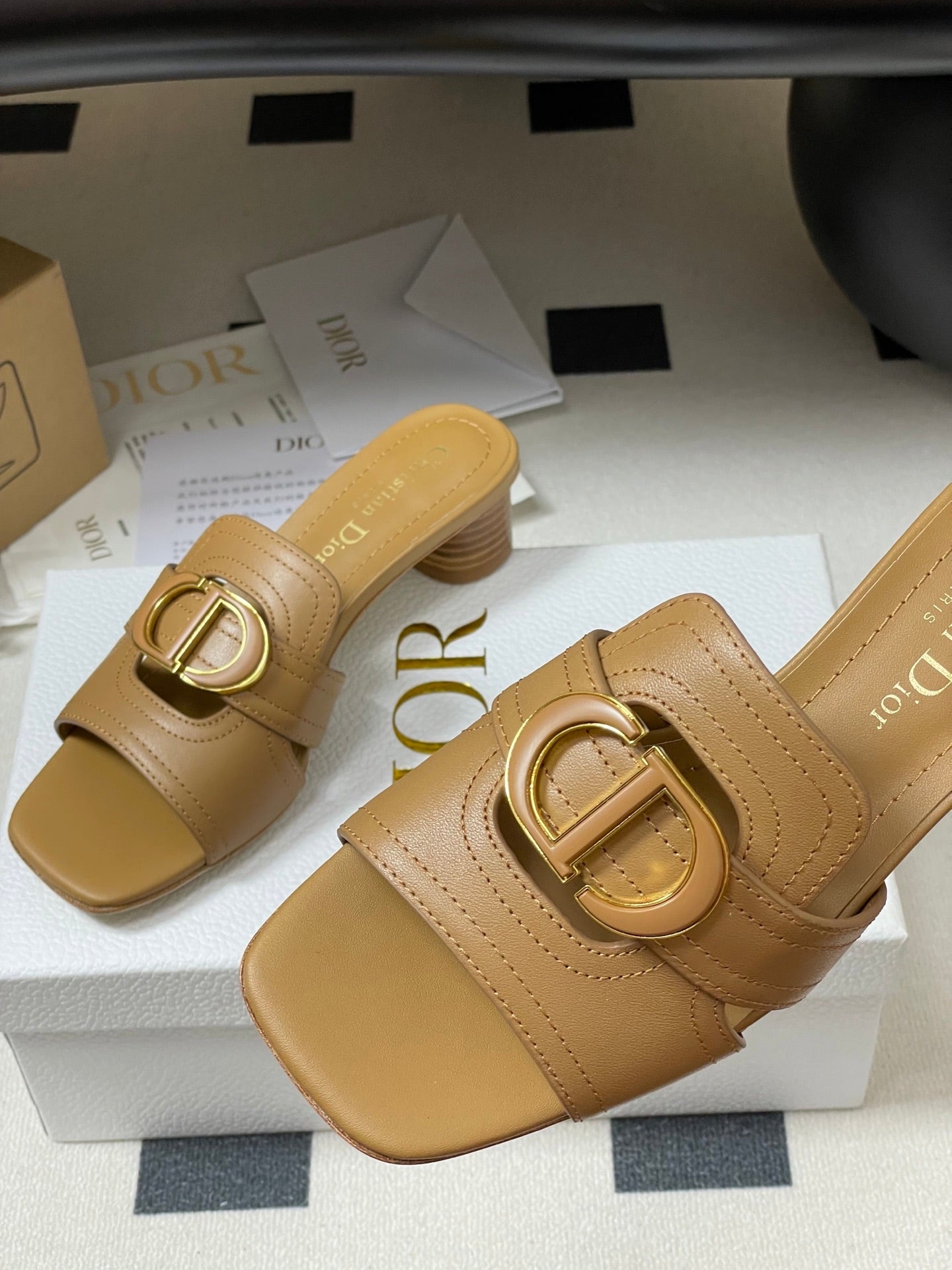 DIOR HIGH HEEL CLASSIC MONTAIGNE 40 MM 25S IN LIGHT BROWN LAMBSKIN WITH CD LOGO