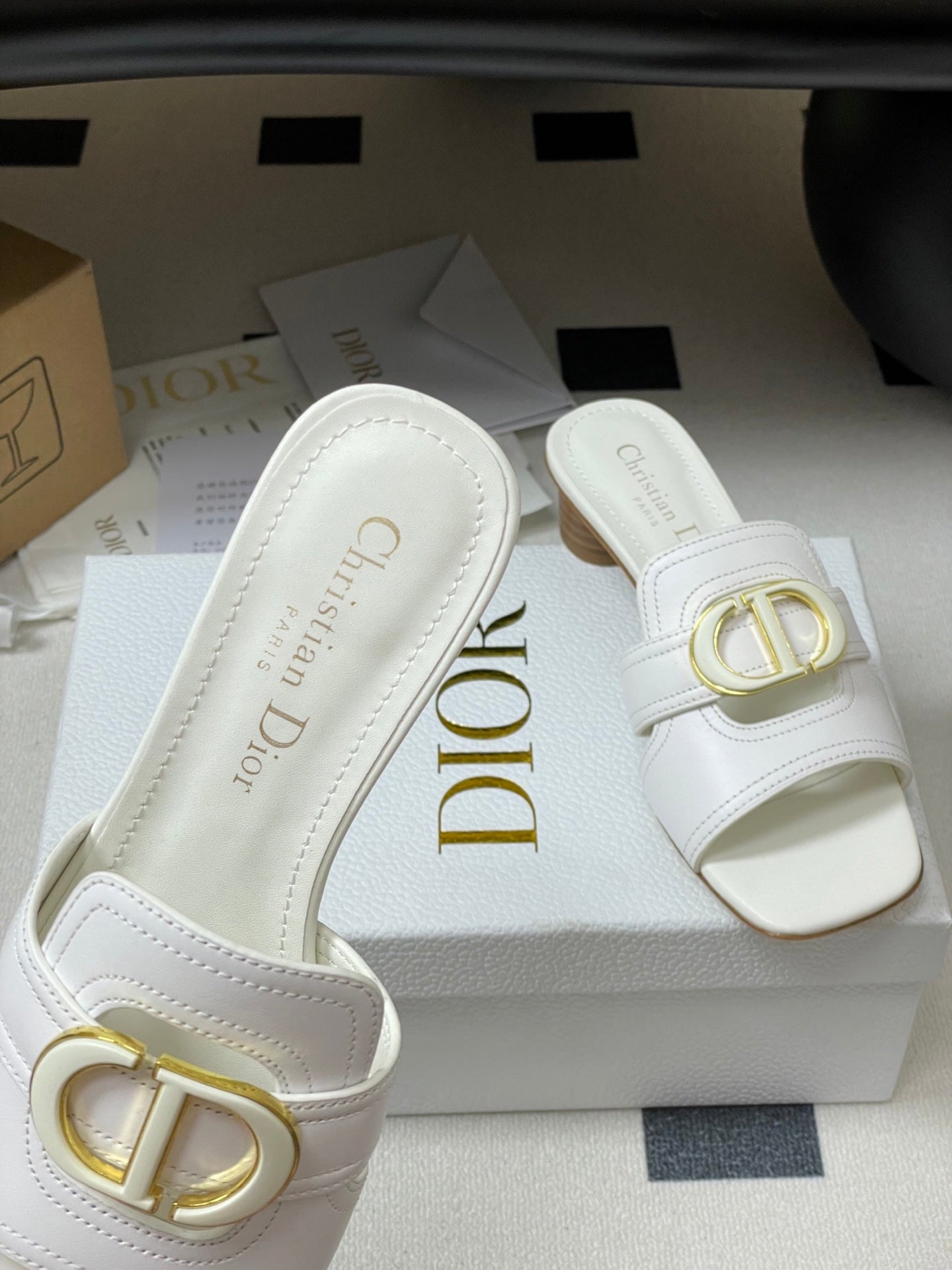 DIOR HIGH HEEL CLASSIC MONTAIGNE 40 MM 25S IN WHITE LAMBSKIN WITH CD LOGO