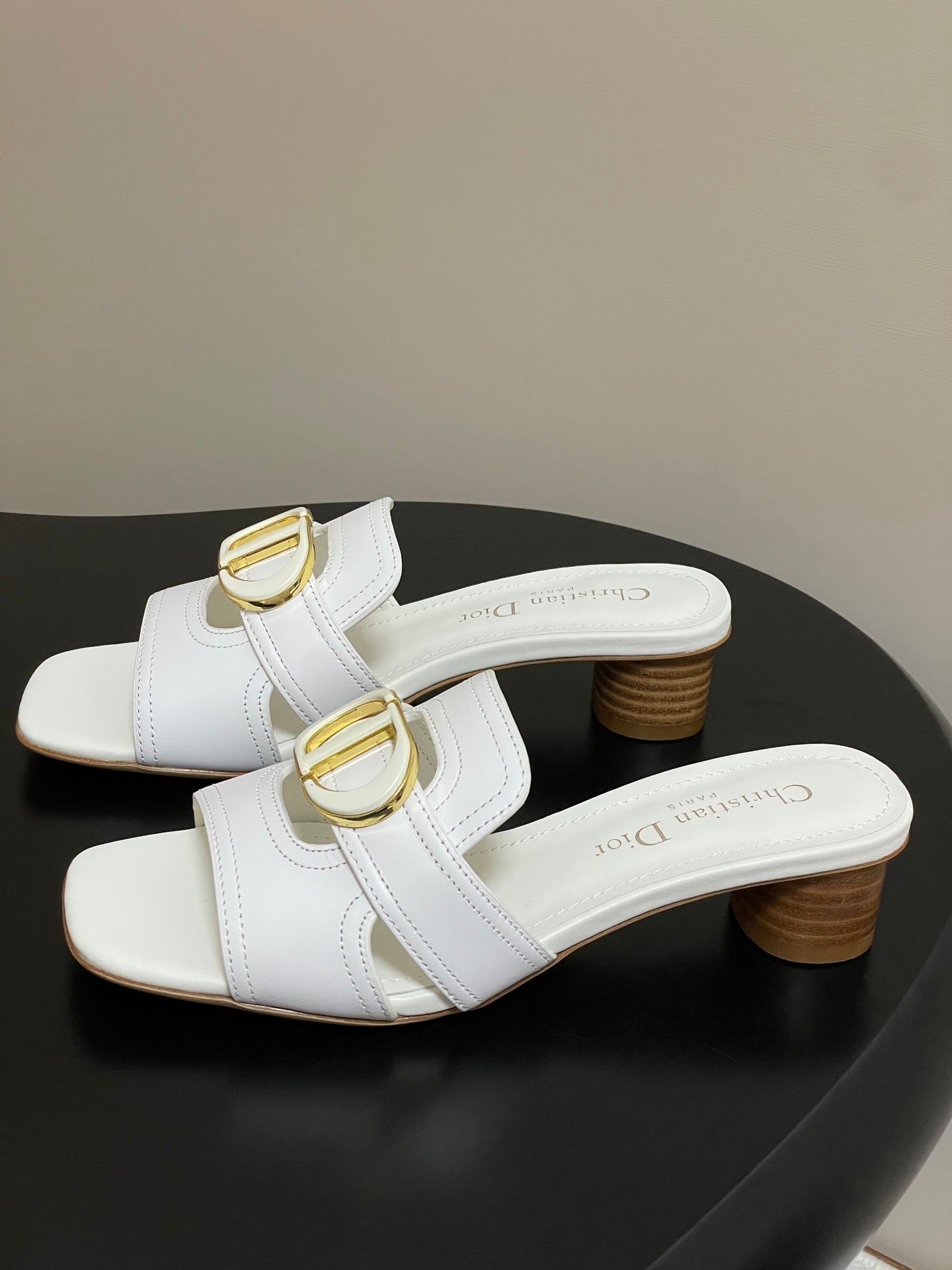 DIOR HIGH HEEL CLASSIC MONTAIGNE 40 MM 25S IN WHITE LAMBSKIN WITH CD LOGO