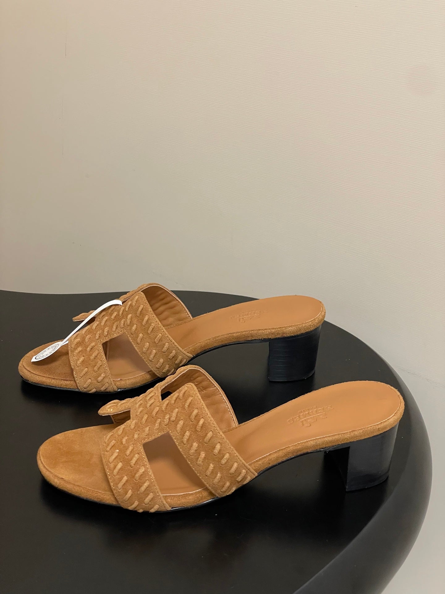 HERMES 25S ORAN HIGH‑HEEL SANDAL IN LIGHT BROWN SUEDE AND LAMBSKIN