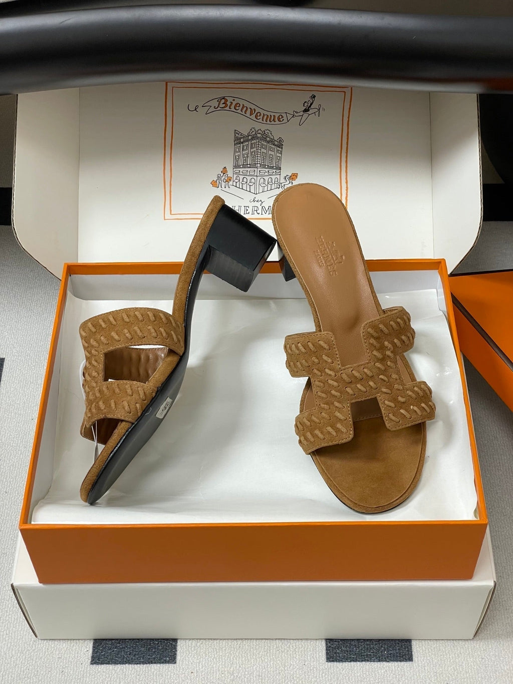 HERMES 25S ORAN HIGH‑HEEL SANDAL IN LIGHT BROWN SUEDE AND LAMBSKIN