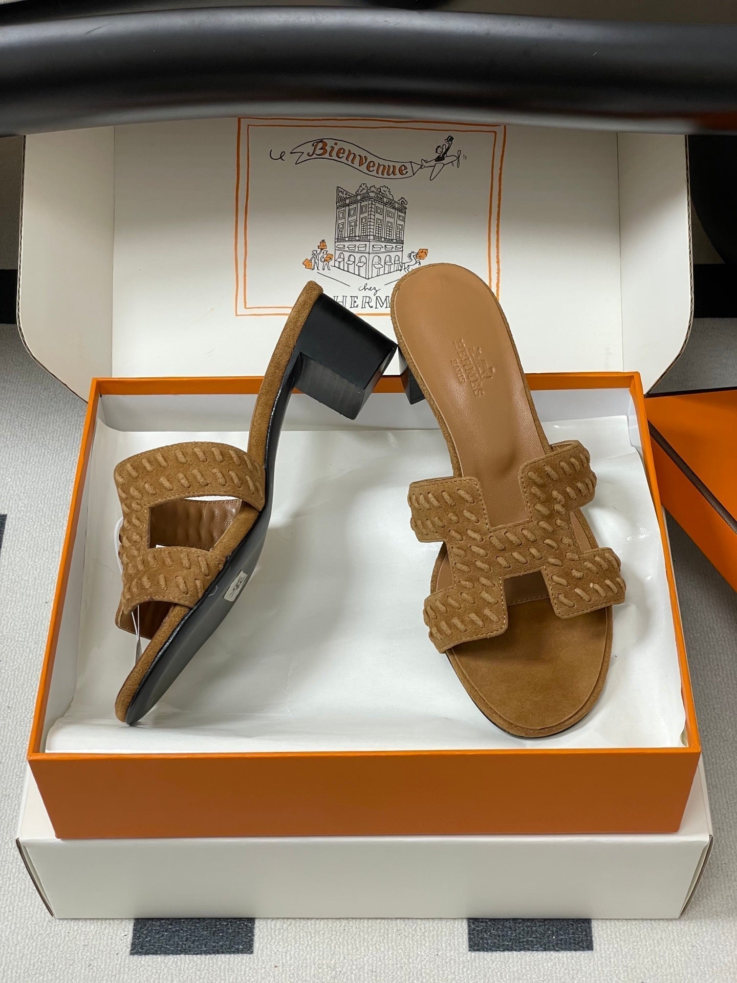 HERMES 25S ORAN HIGH‑HEEL SANDAL IN LIGHT BROWN SUEDE AND LAMBSKIN