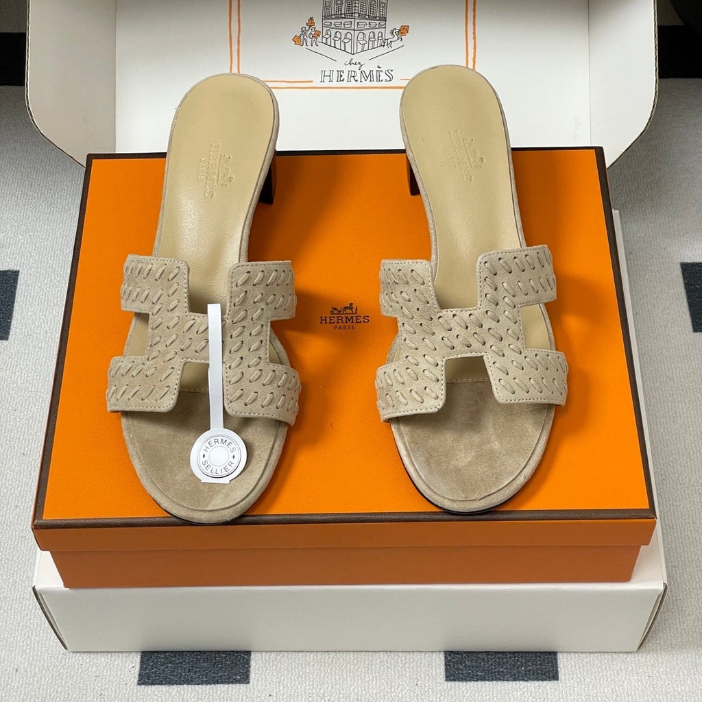 HERMES 25S ORAN HIGH‑HEEL SANDAL IN BEIGE SUEDE AND LAMBSKIN