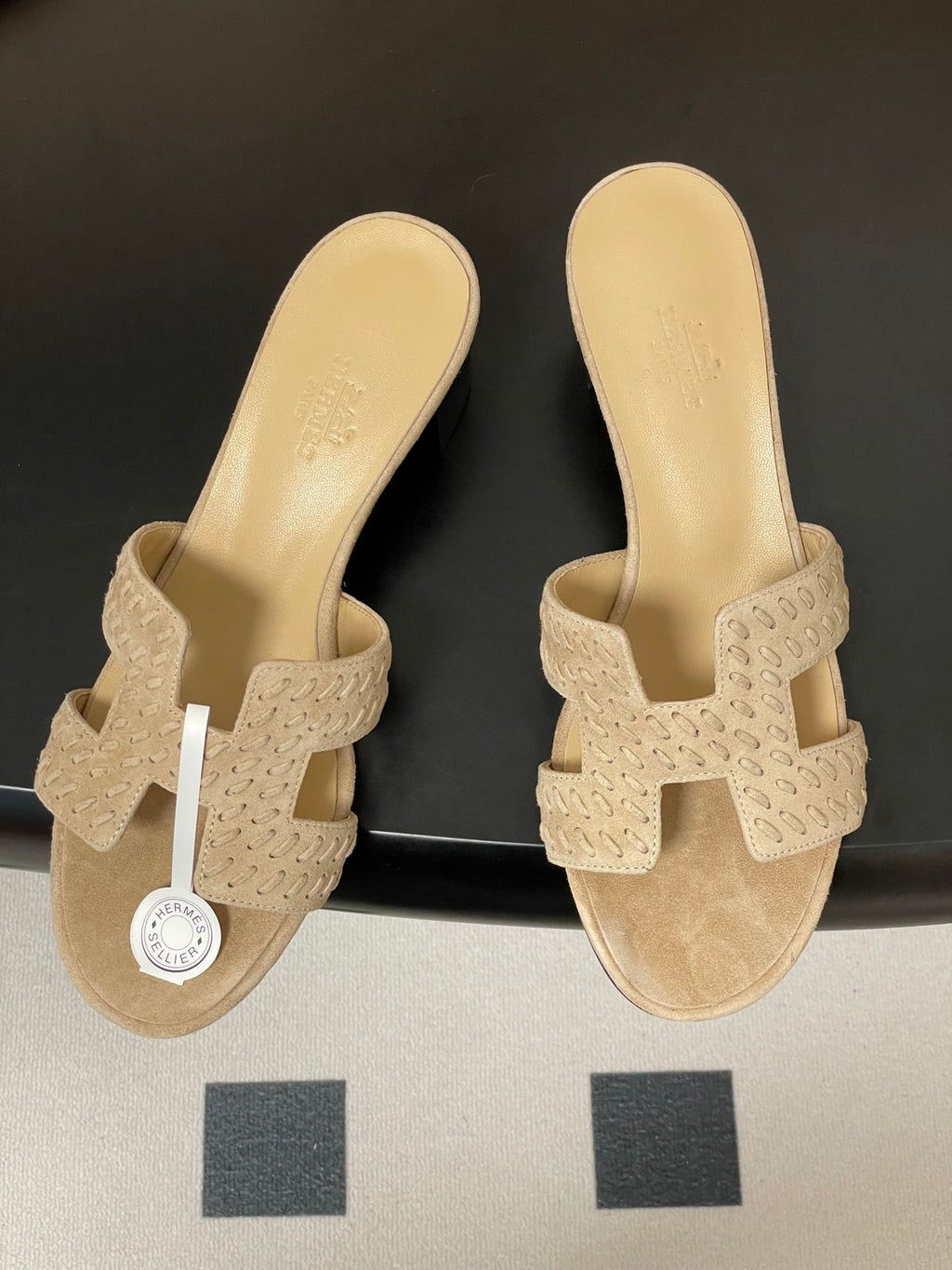 HERMES 25S ORAN HIGH‑HEEL SANDAL IN BEIGE SUEDE AND LAMBSKIN