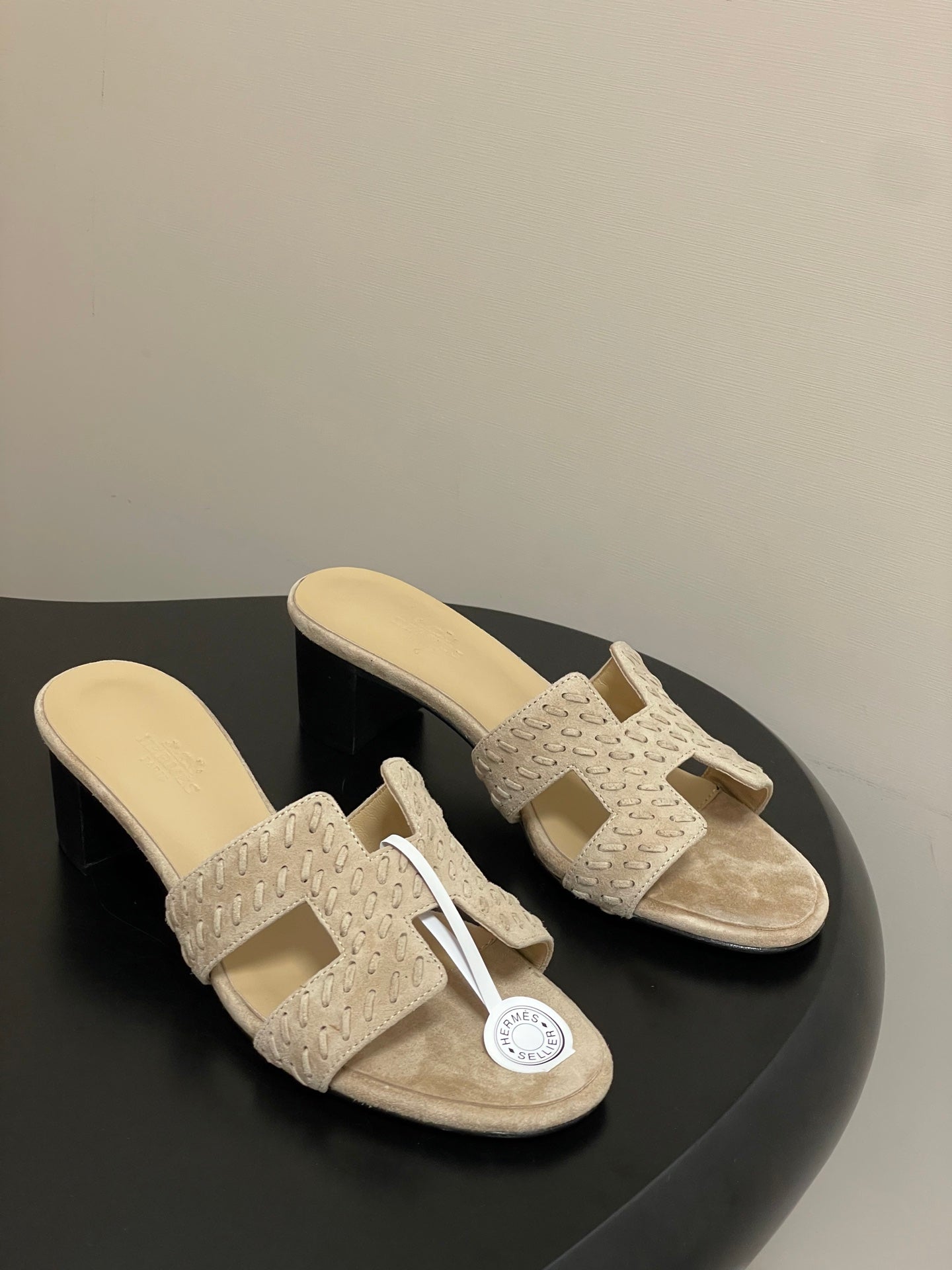 HERMES 25S ORAN HIGH‑HEEL SANDAL IN BEIGE SUEDE AND LAMBSKIN