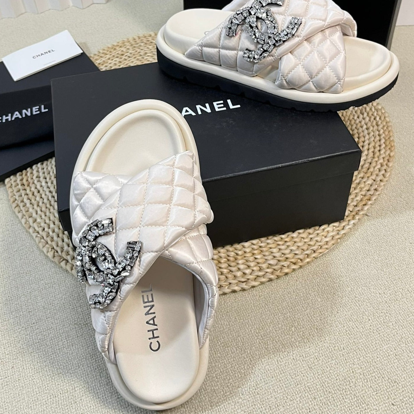 CHANEL Women's slippers with two crossed straps sheepskins white cream