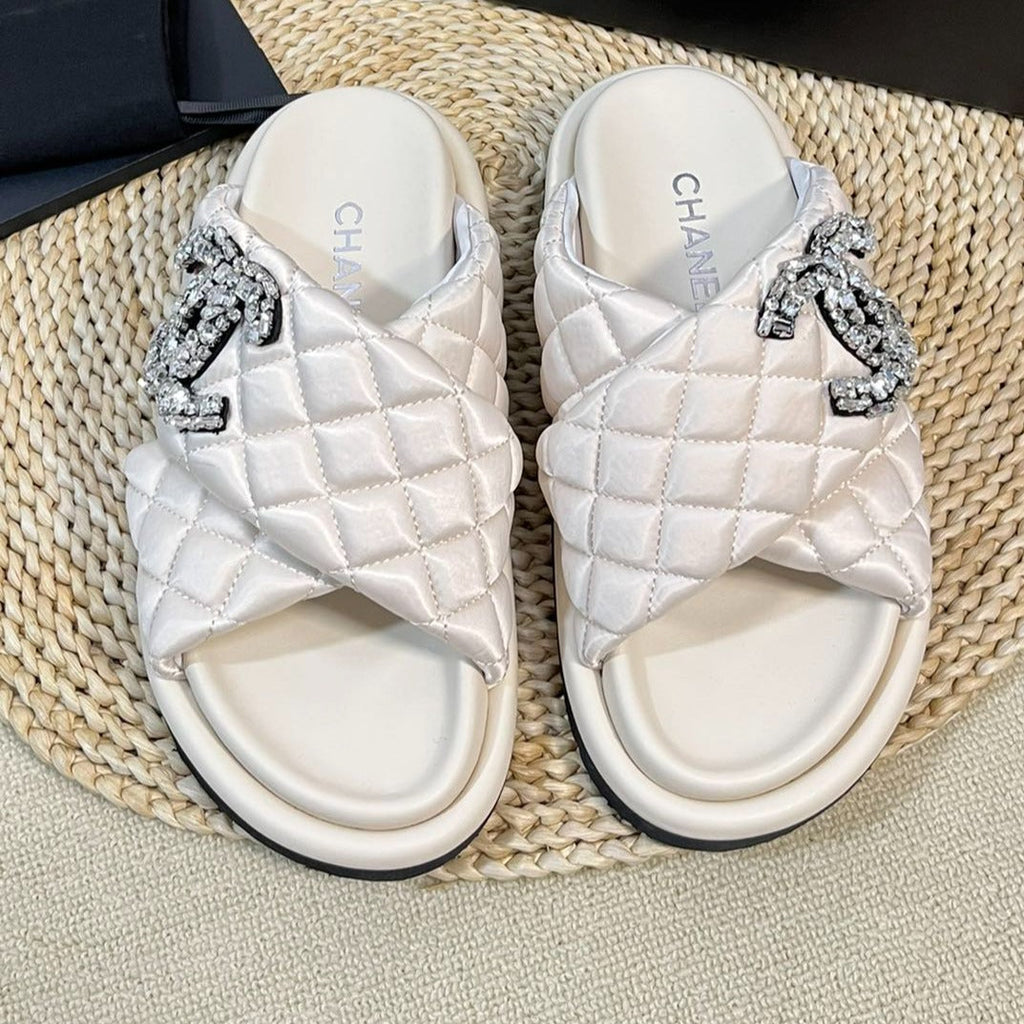 CHANEL Women's slippers with two crossed straps sheepskins white cream
