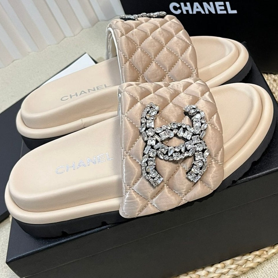 CHANEL New Style Diamond Buckle Double C Thick Bottom Slippers Beige Cream Sheepskin