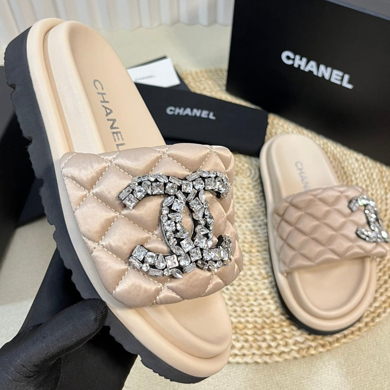 CHANEL New Style Diamond Buckle Double C Thick Bottom Slippers Beige Cream Sheepskin