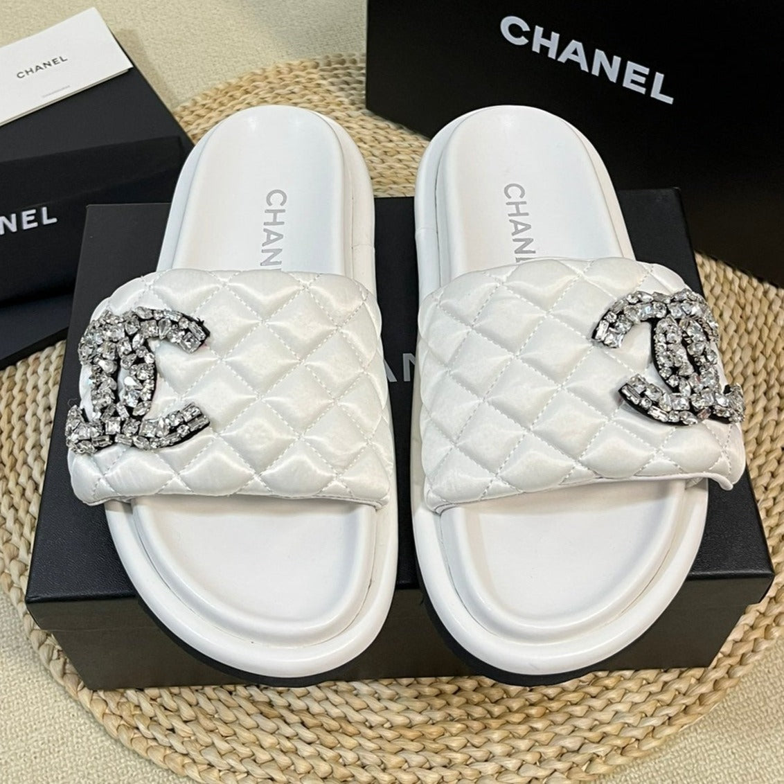 CHANEL New Style Diamond Buckle Double C Thick Bottom Slippers White Sheepskin