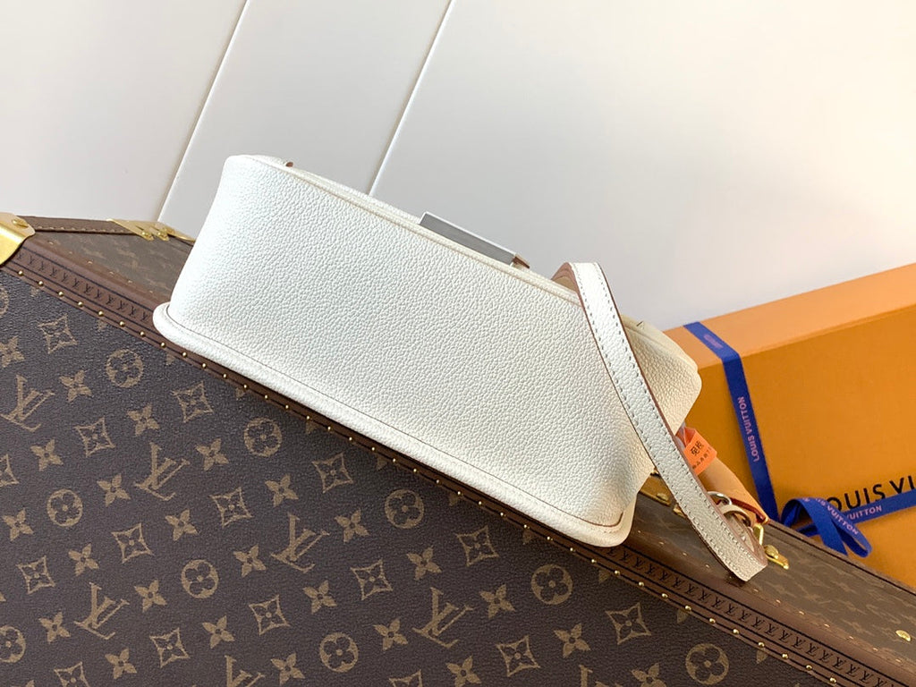 LOUIS VUITTON BUCI BAG 24 IN QUARTZ WHITE EPI GRAIN COWHIDE