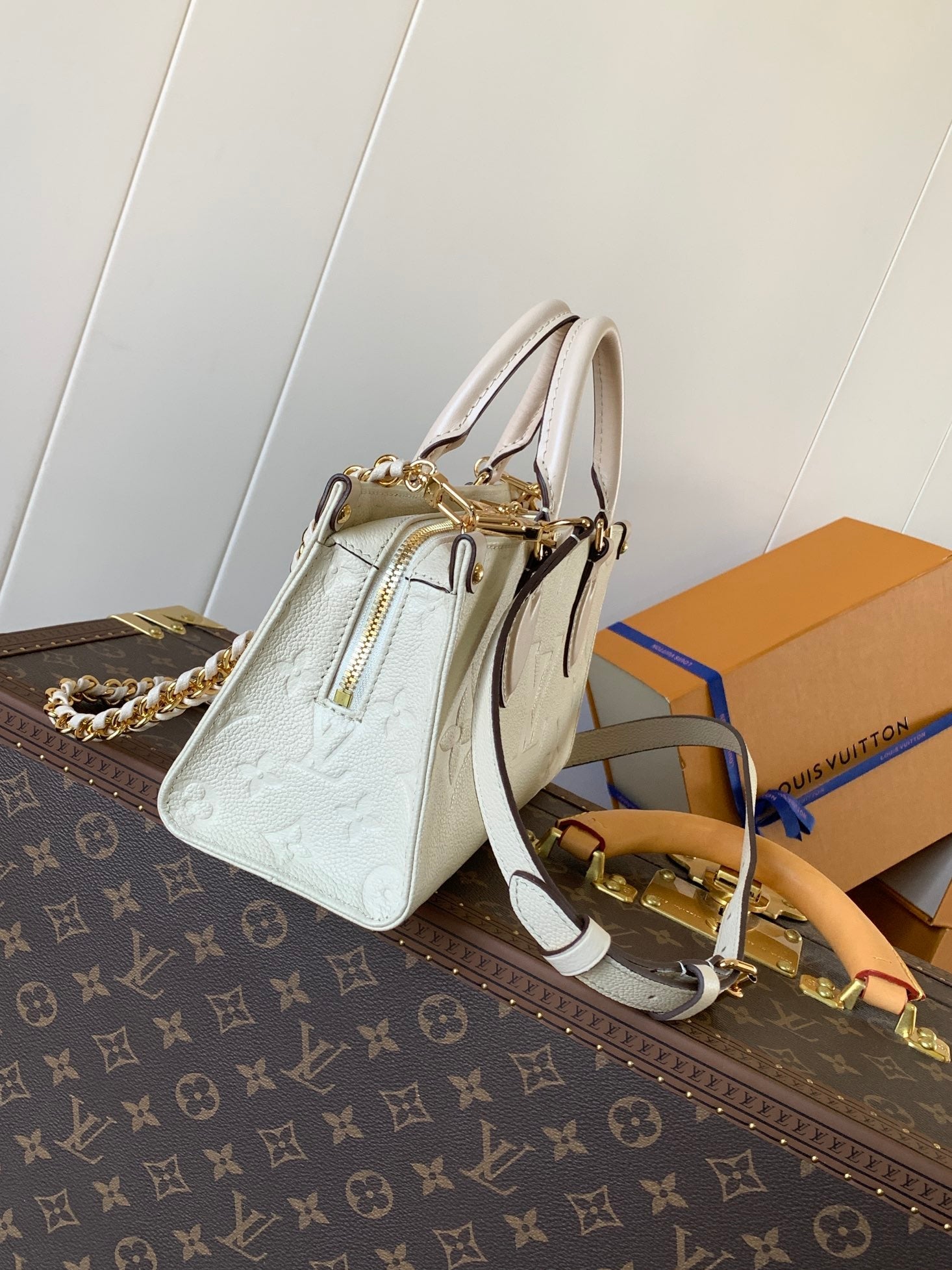 LOUIS VUITTON LV 25S ONTHEGO EAST WEST BAG 25 IN CREAM CALFSKIN MONOGRAM EMPREINTE