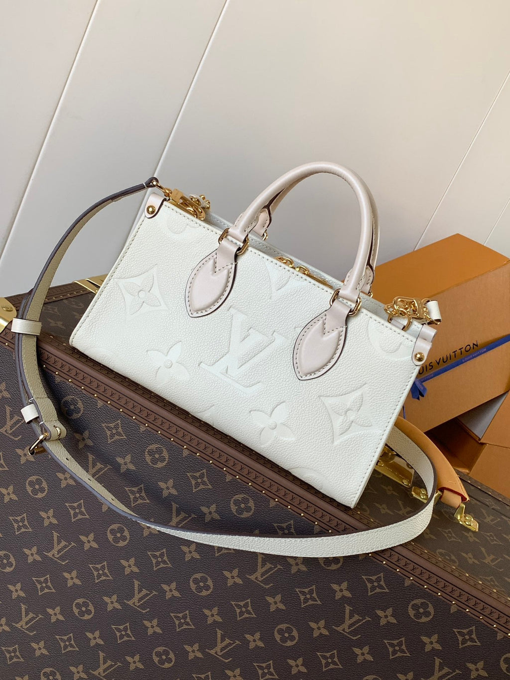 LOUIS VUITTON LV 25S ONTHEGO EAST WEST BAG 25 IN CREAM CALFSKIN MONOGRAM EMPREINTE