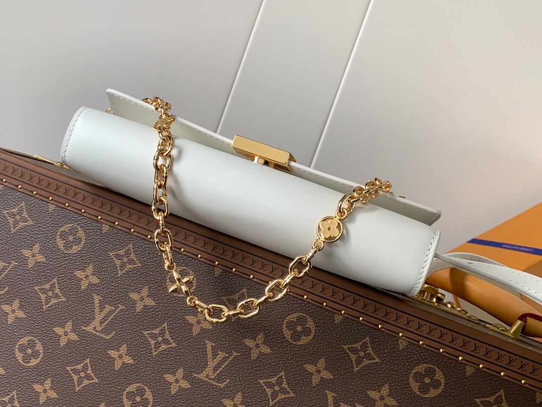 LOUIS VUITTON WALLET ON CHAIN CAPUCINES 23 IN WHITE SMOOTH CALFSKIN GOLD HARDWARE