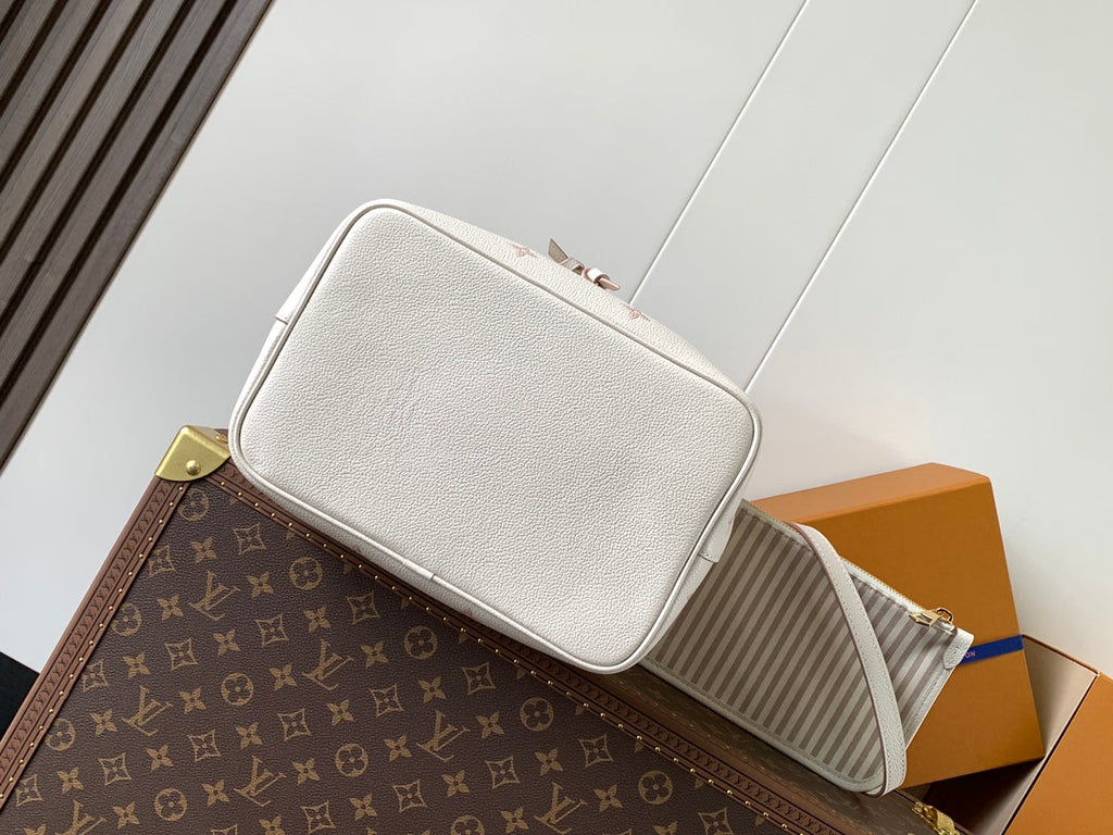 LOUIS VUITTON NÉONOÉ 26 IN WHITE AND PINK MONOGRAM CANVAS