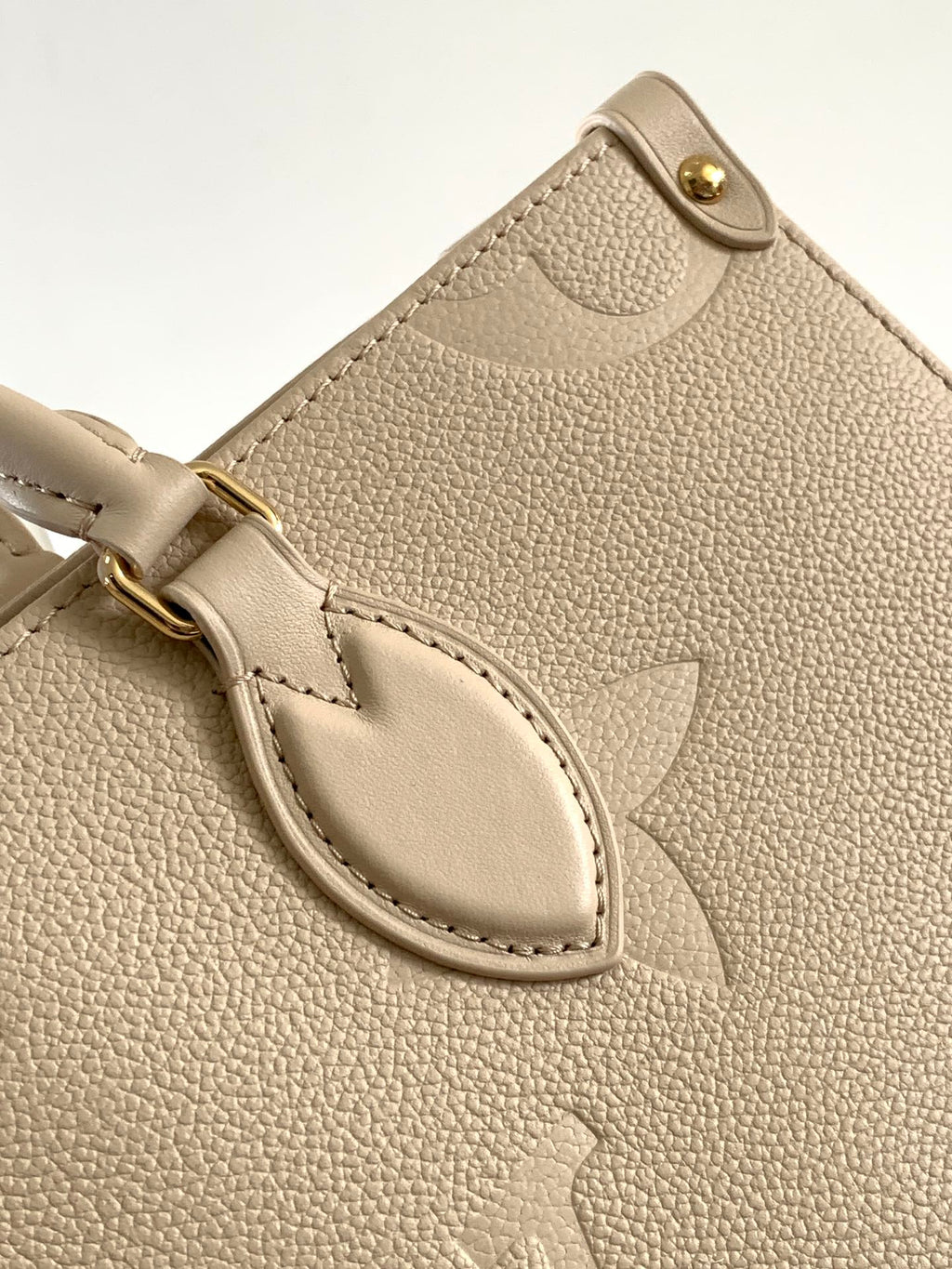 LOUIS VUITTON ONTHEGO 35 IN LIGHT BEIGE MONOGRAM CALFSKIN