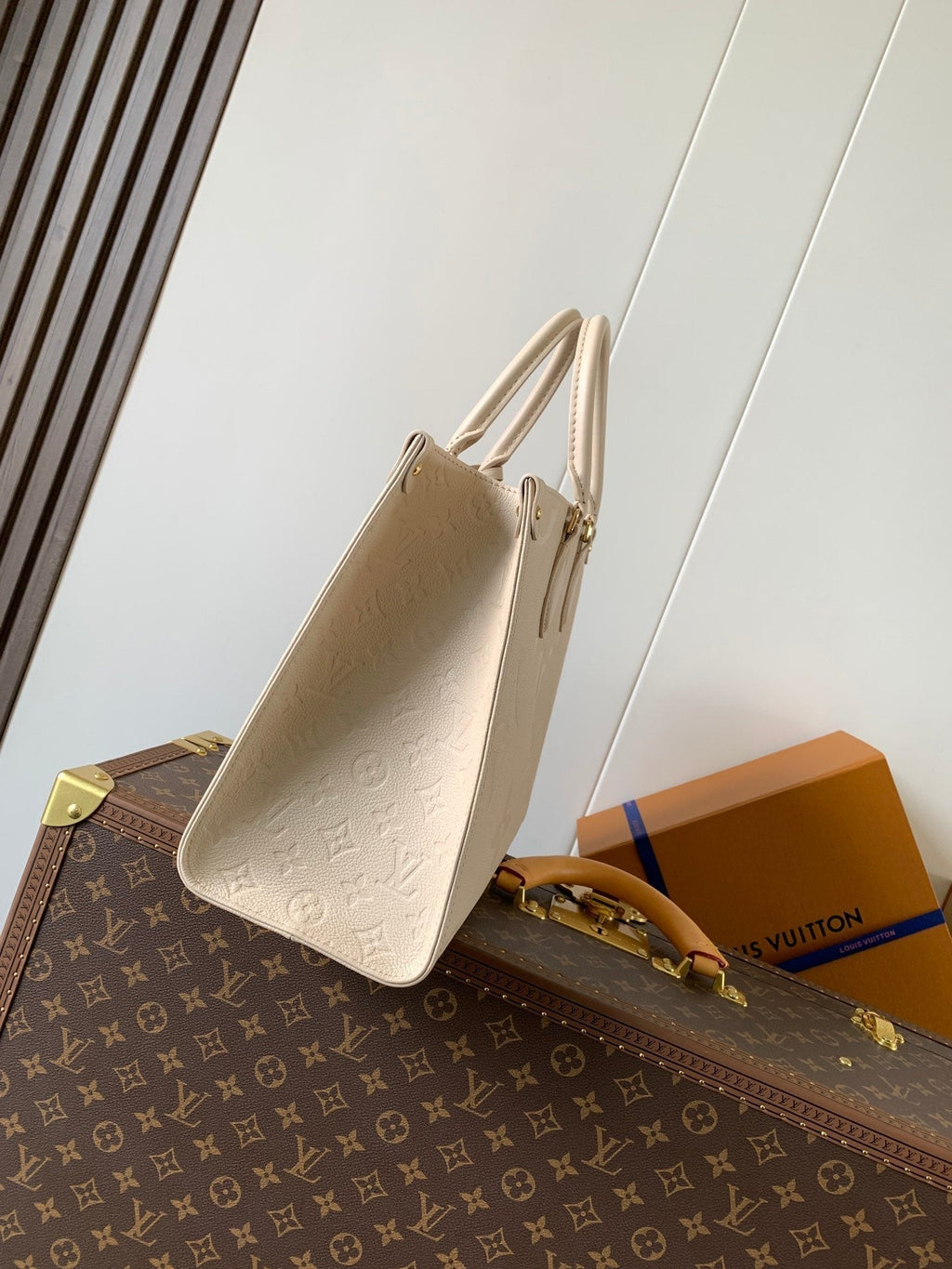 LOUIS VUITTON ONTHEGO 35 IN LIGHT BEIGE MONOGRAM CALFSKIN
