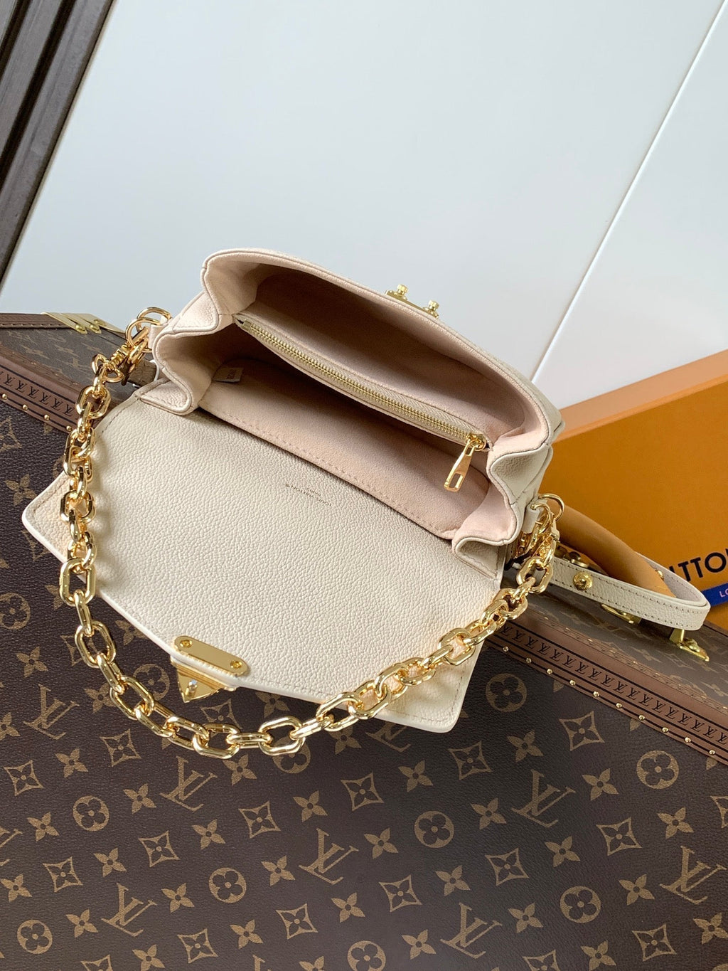 LOUIS VUITTON POCHETTE MÉTIS EAST WEST 22 IN LIGHT BEIGE MONOGRAM EMPREINTE CALFSKIN EMBOSSED