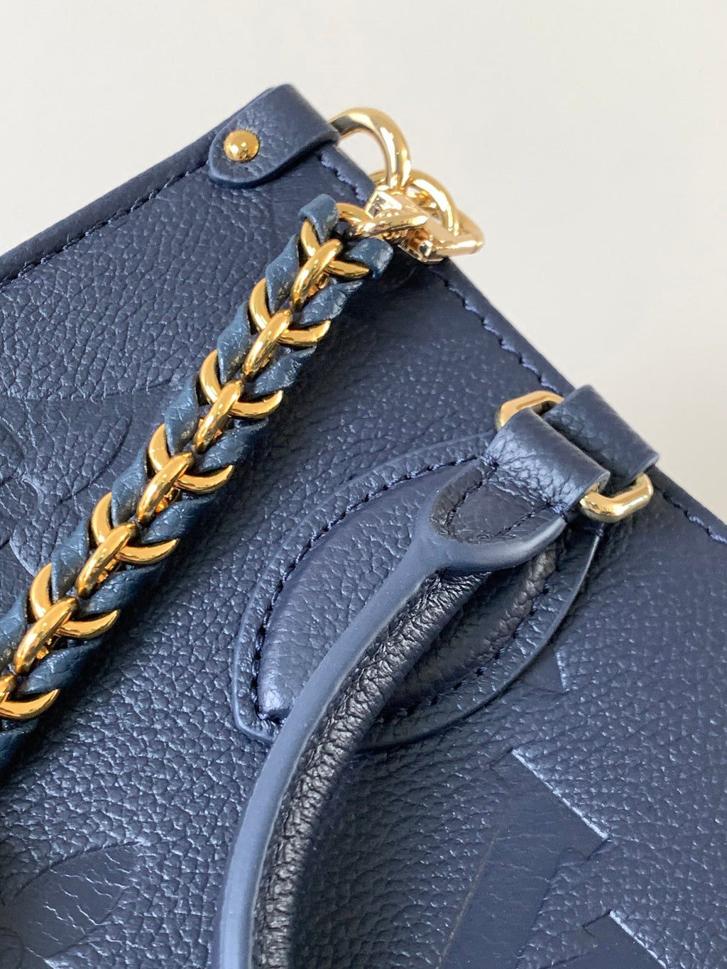 LOUIS VUITTON LV 25S ONTHEGO EAST WEST BAG 25 IN NAVY BLUE CALFSKIN MONOGRAM EMPREINTE