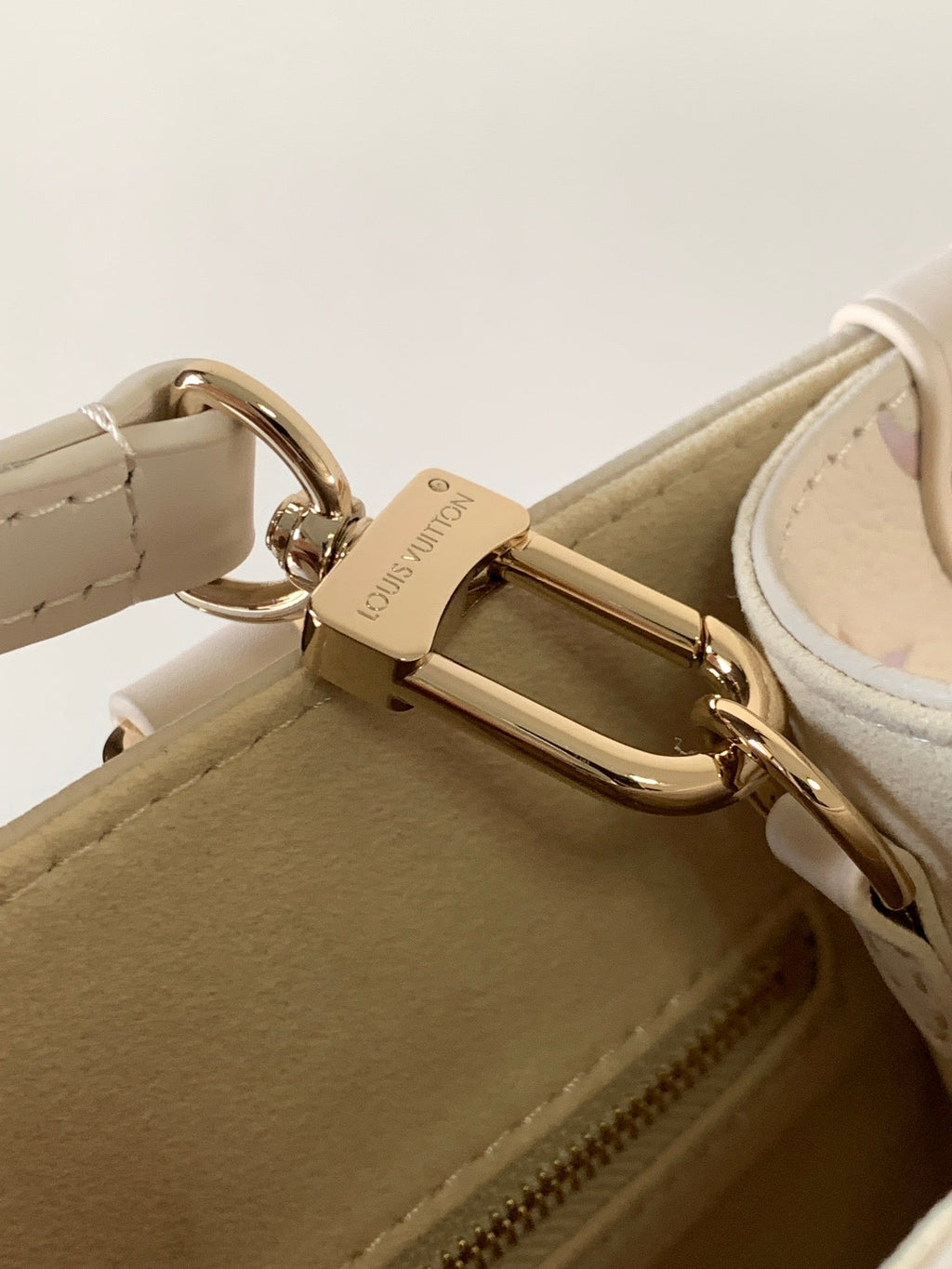 LOUIS VUITTON LV 25S ONTHEGO PM BAG 25 IN BEIGE DREAM EMBOSSED TEXTURED CALFSKIN