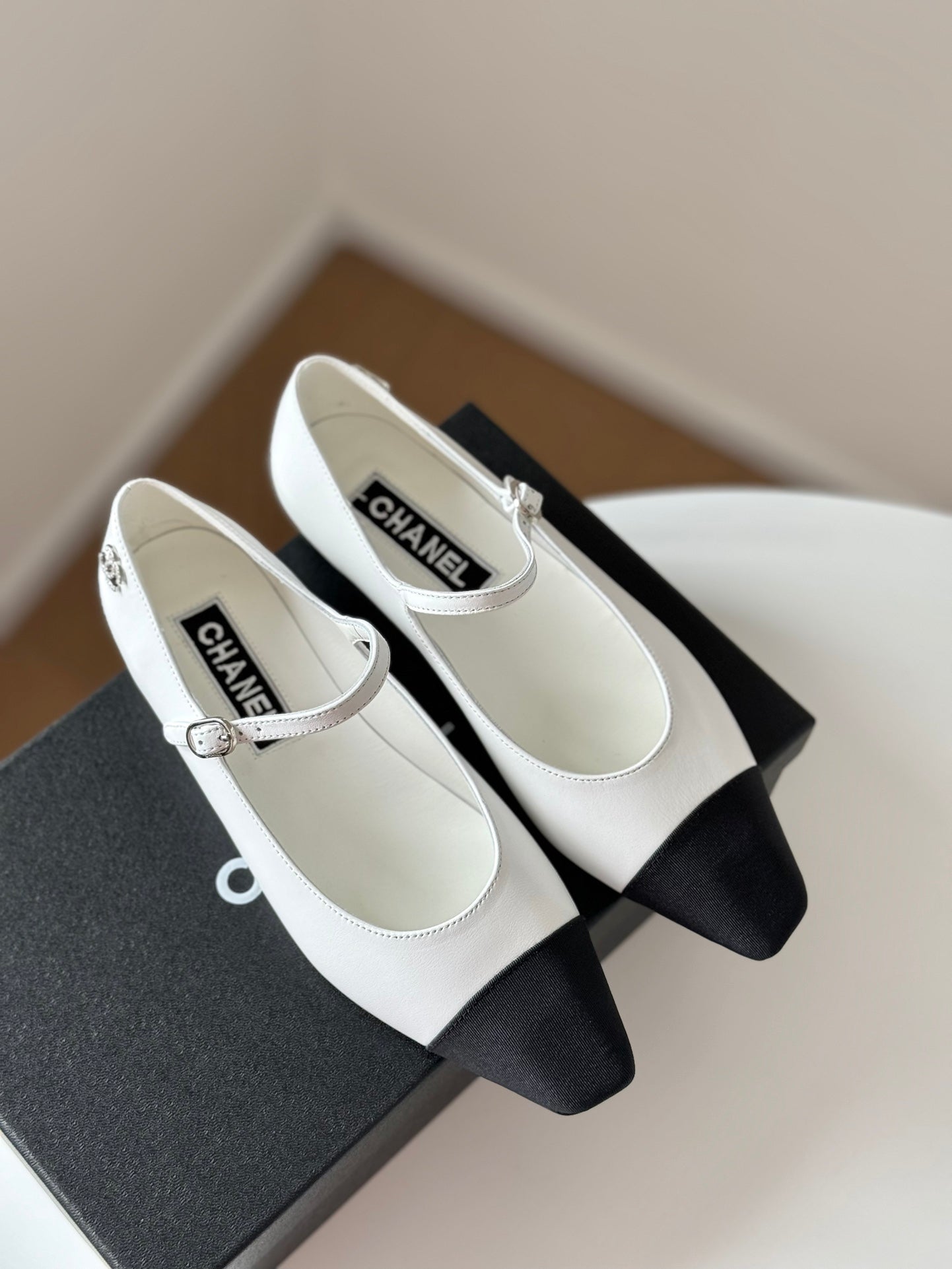 CHANEL MARY JANE WHITE MIX BLACK CALFSKIN