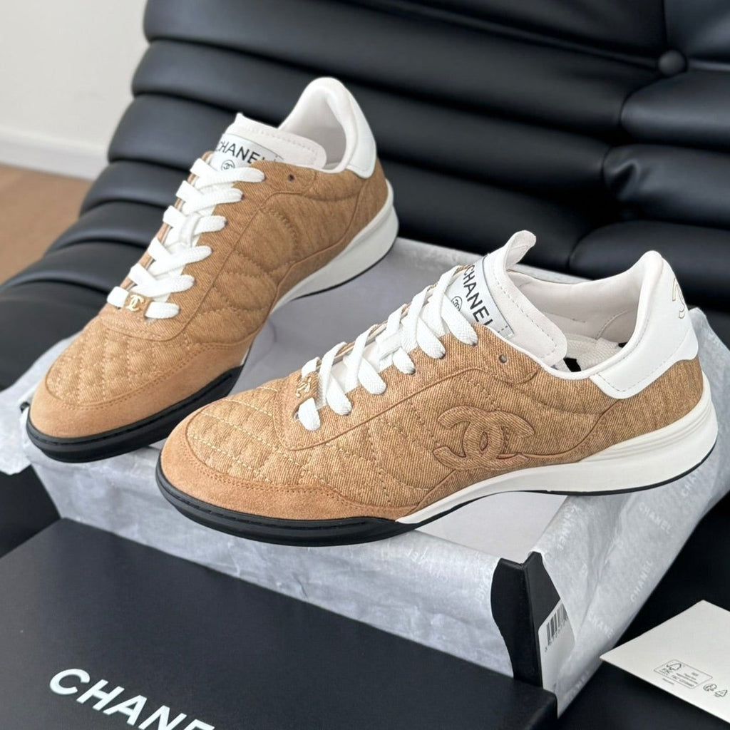 CHANEL SNEAKER IN PEANUT BROWN MIX WHITE EMBROIDERED LAMBSKIN