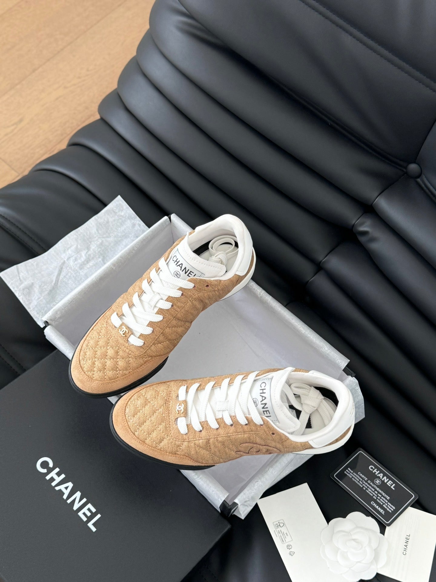 CHANEL SNEAKER IN PEANUT BROWN MIX WHITE EMBROIDERED LAMBSKIN