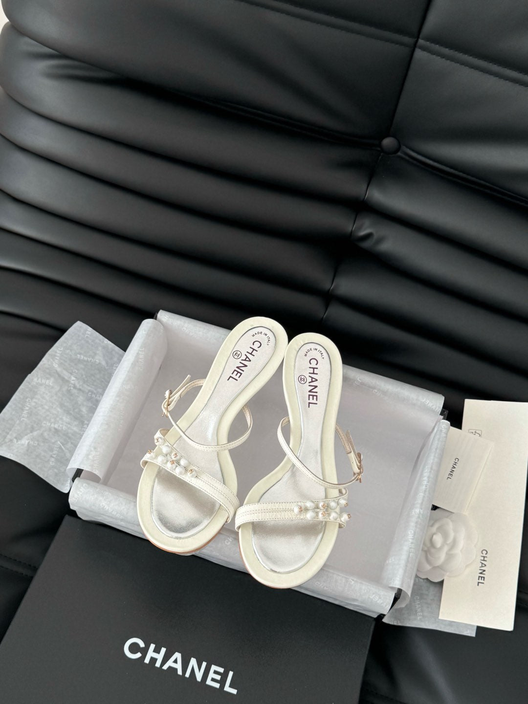 CHANEL PEARL SANDAL IN WHITE LAMBSKIN 35 MM
