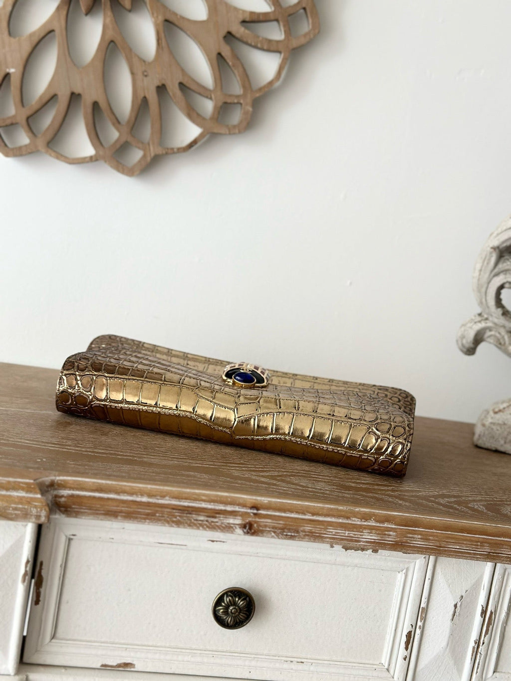 CHANEL 25S CLUTCH 30 IN METALLIC GOLD CROCODILE-EMBOSSED CALFSKIN