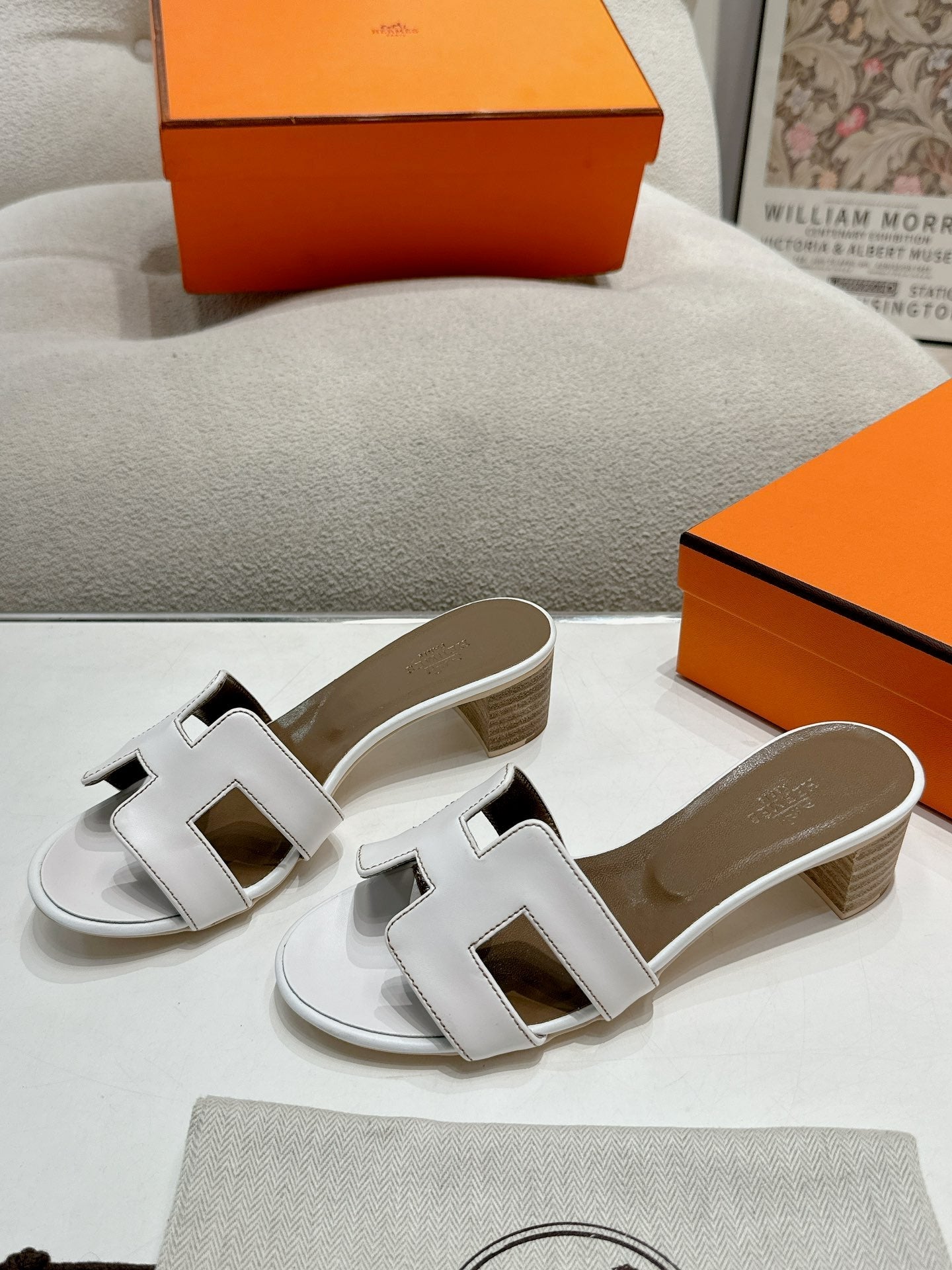 HERMES 0ASIS SANDAL WHITE MIX BROWN CALFSKIN CLASSIC